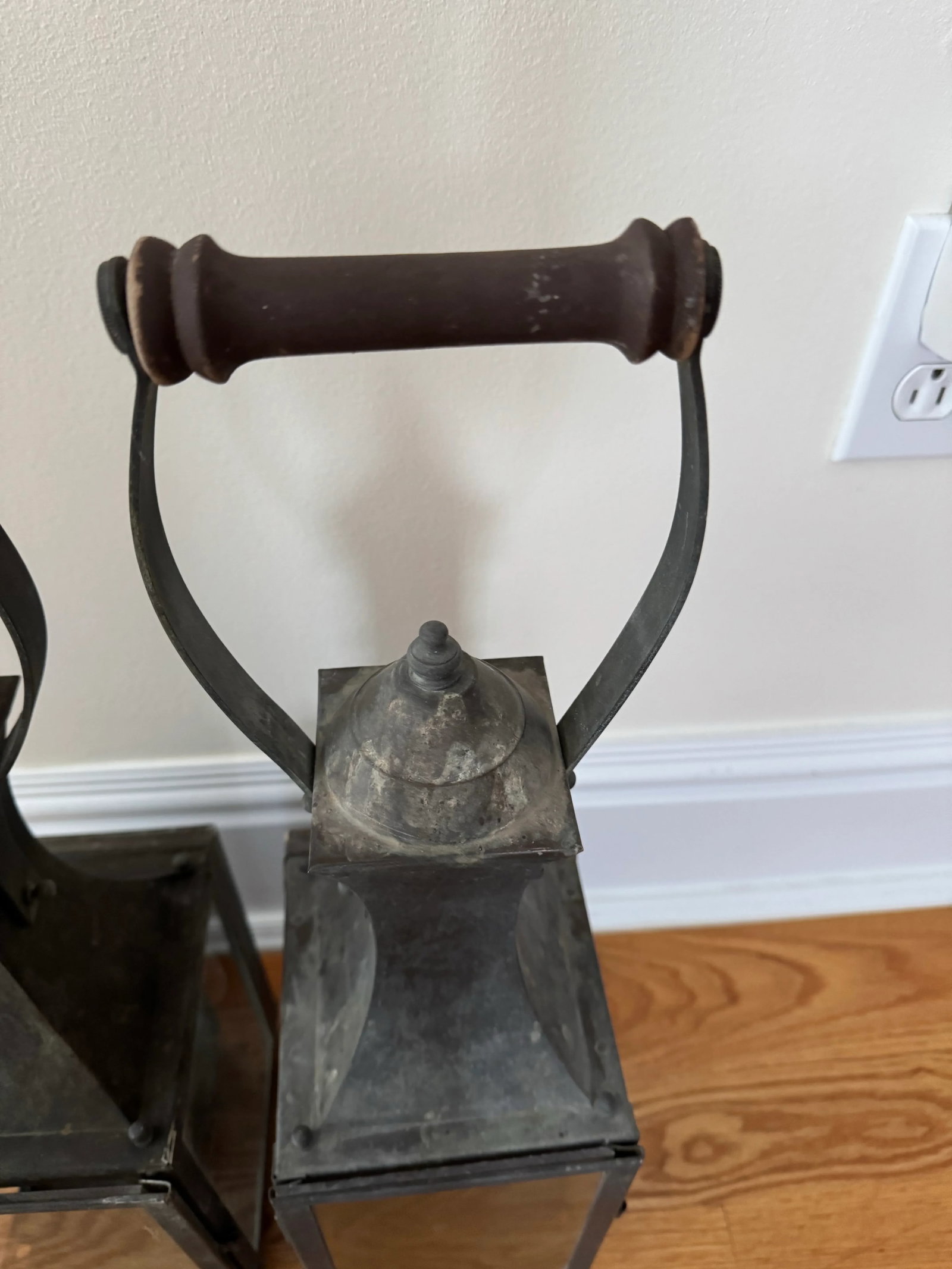 1980s Georgian Art Lighting Wall Sconce Design Light Fixture Lanterns - a Pair - 5