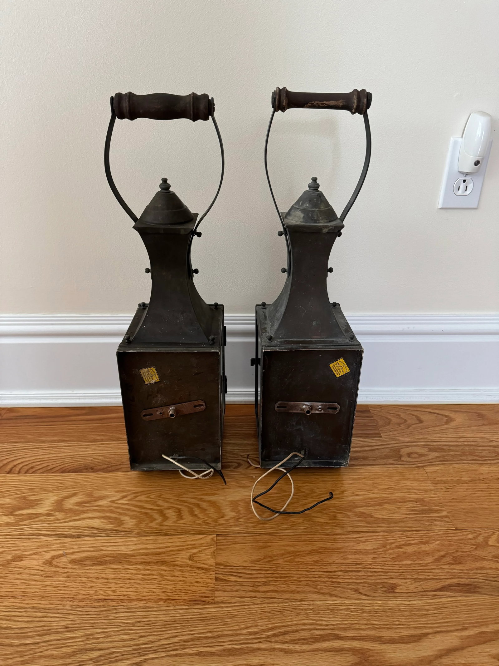 1980s Georgian Art Lighting Wall Sconce Design Light Fixture Lanterns - a Pair - 6
