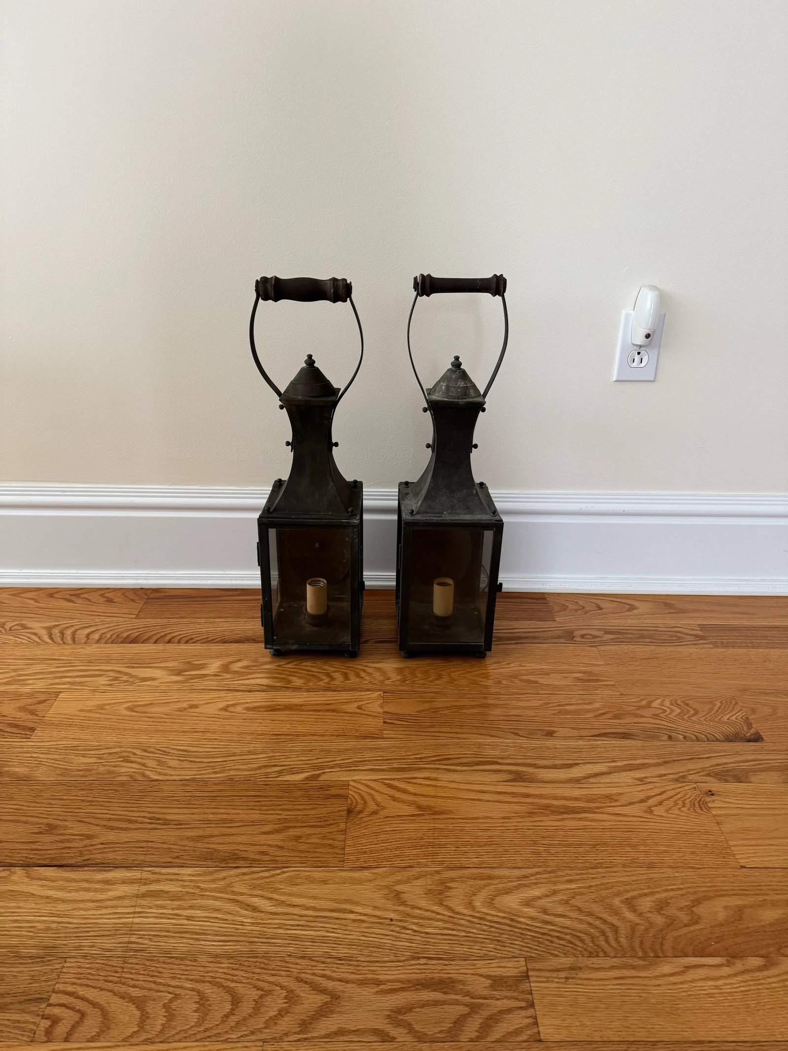 1980s Georgian Art Lighting Wall Sconce Design Light Fixture Lanterns - a Pair - 9