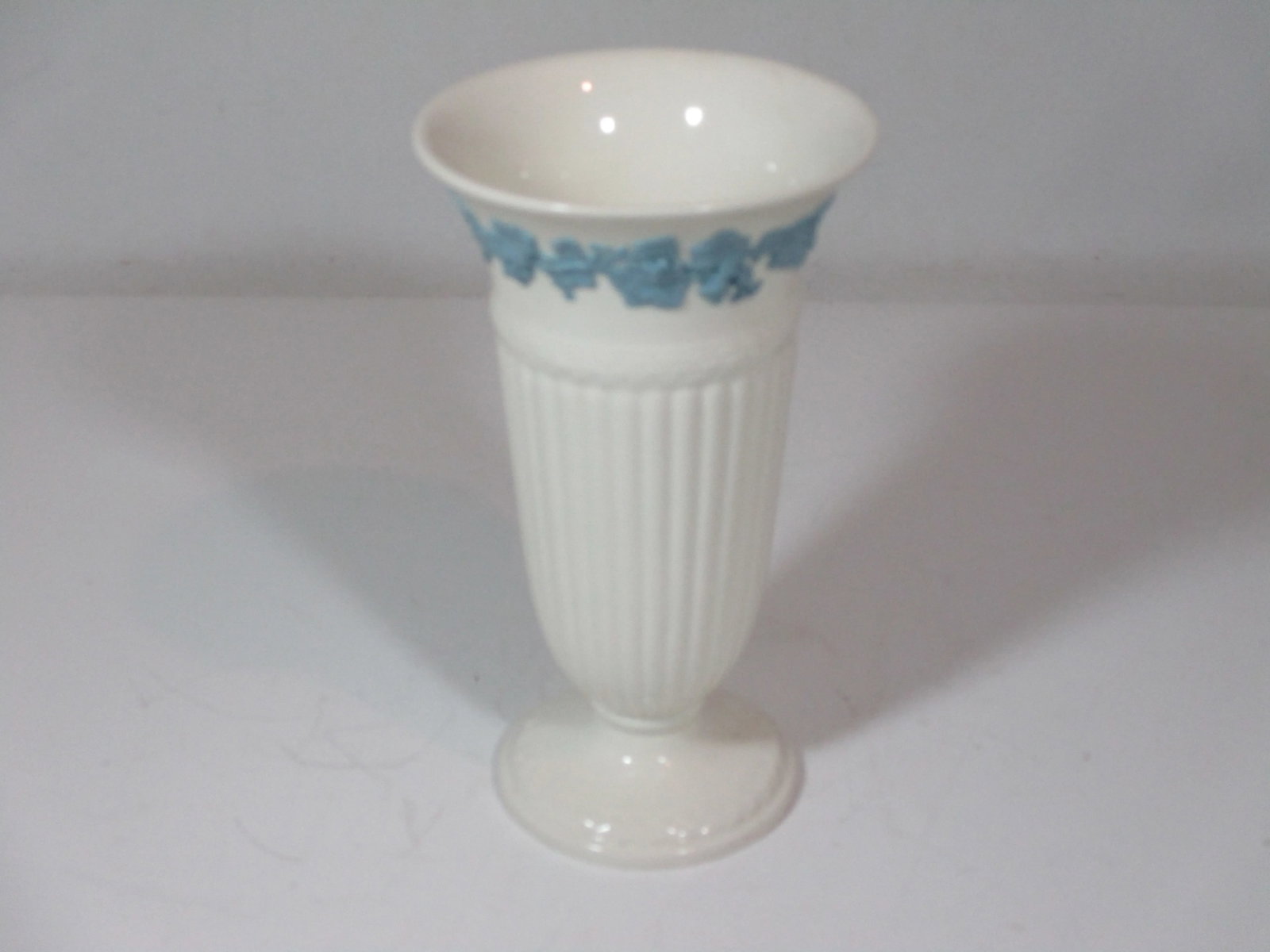 Vintage Wedgwood Queens Ware Vase - 2