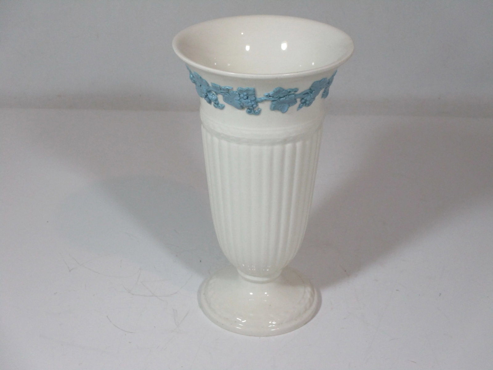 Vintage Wedgwood Queens Ware Vase - 3