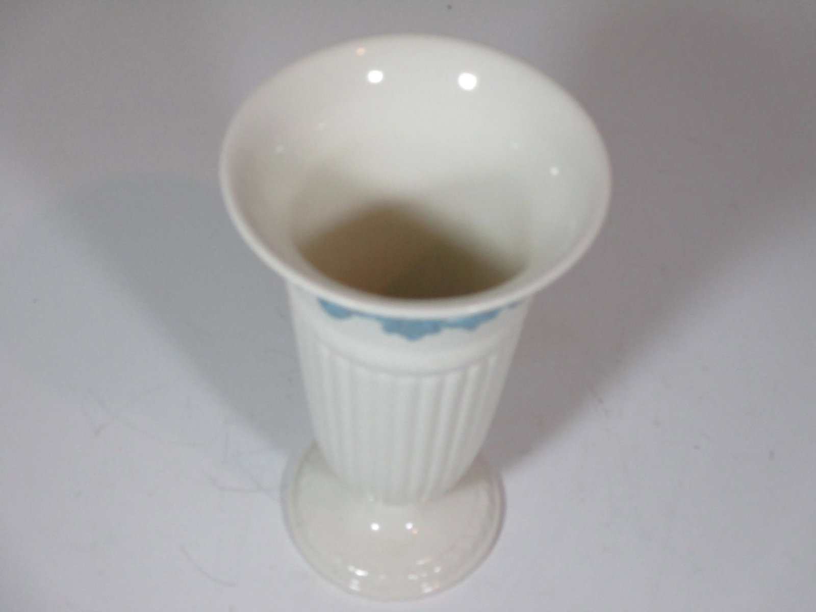 Vintage Wedgwood Queens Ware Vase - 5