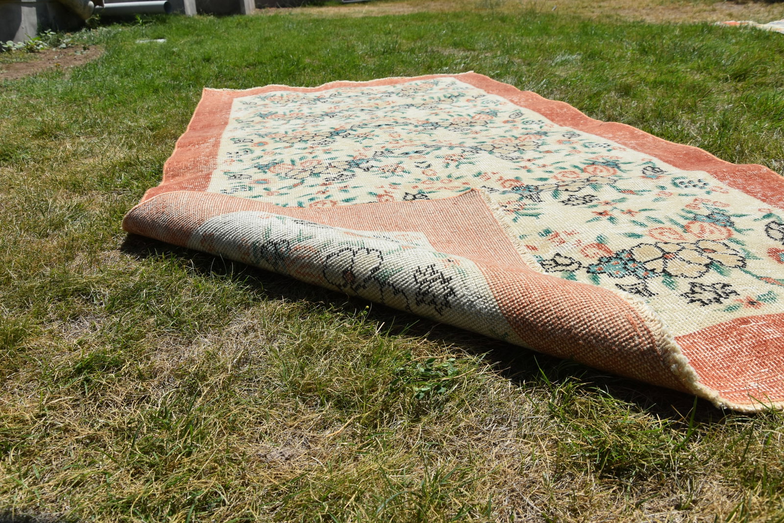 1970s Vintage Boho Style Hand Knotted Floral Beige Oushak Rug - 4