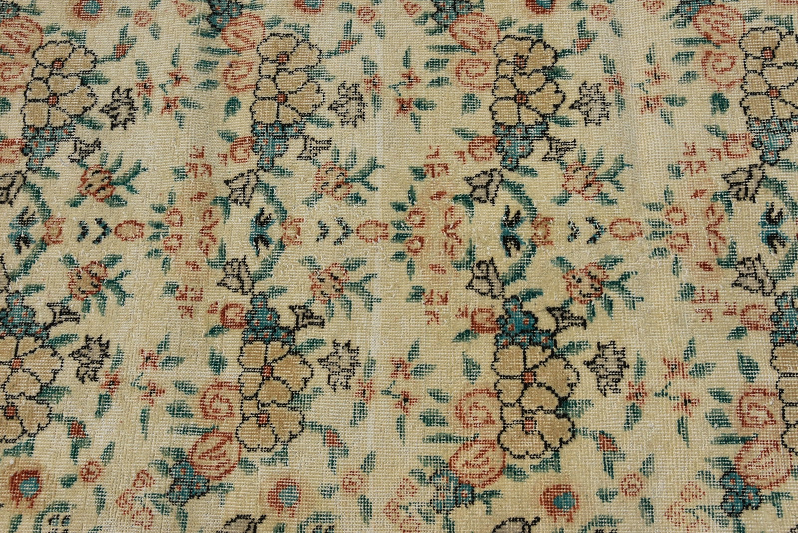 1970s Vintage Boho Style Hand Knotted Floral Beige Oushak Rug - 5