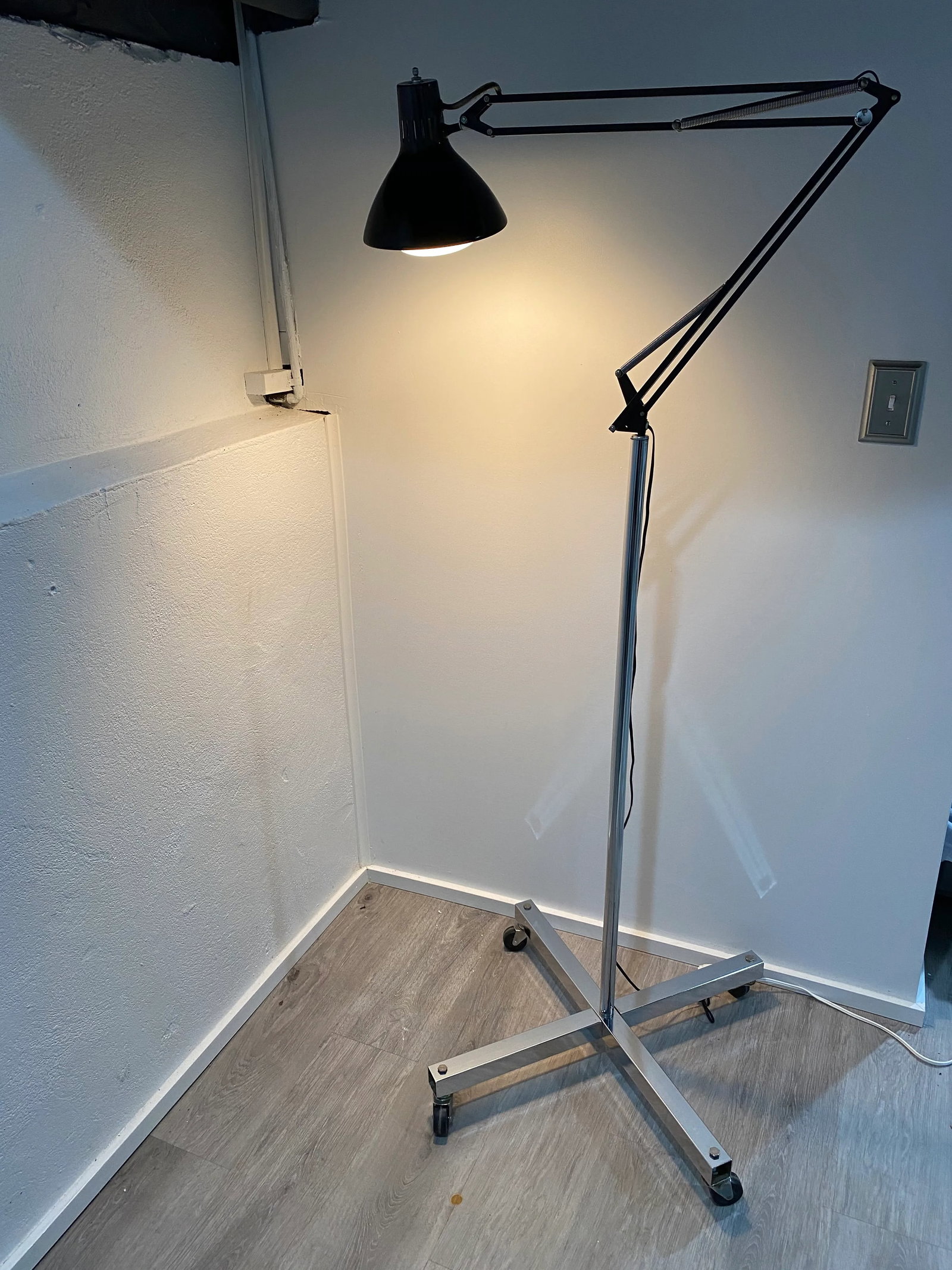 Chrome Rolling Floor Lamp With Articulated Arm, Spotlight - 3