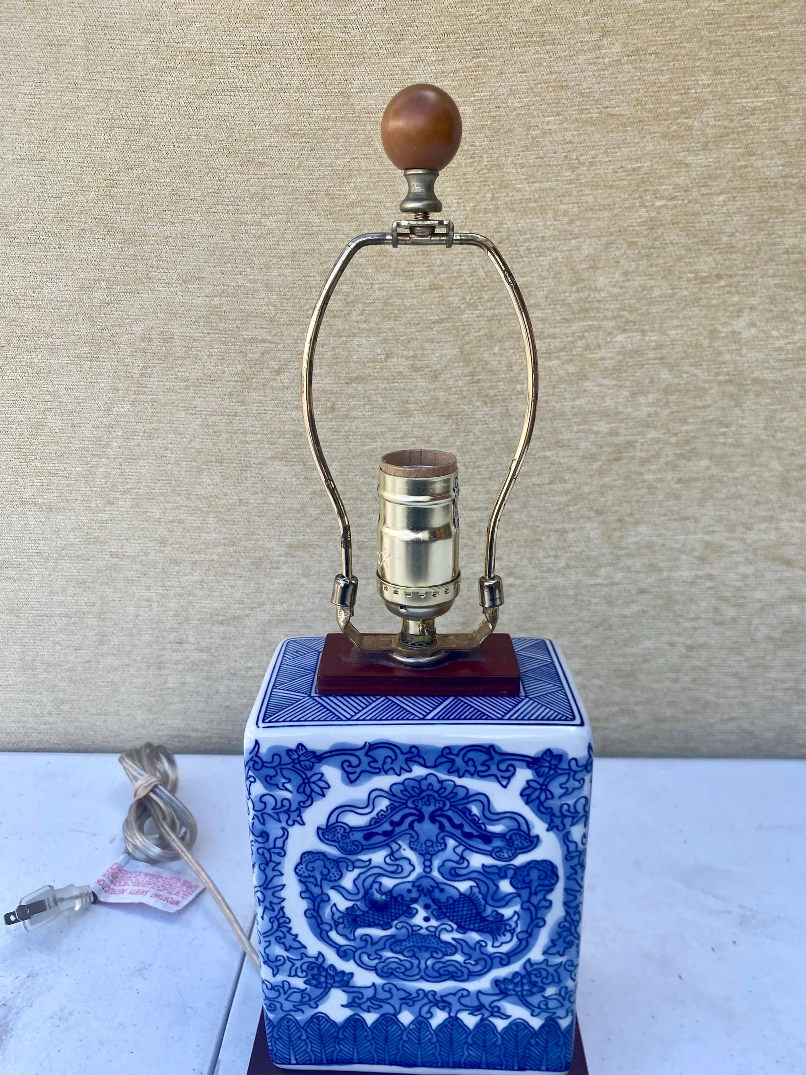 Ralph Lauren Blue and White Porcelain Koi Fish Table Lamp . - 11