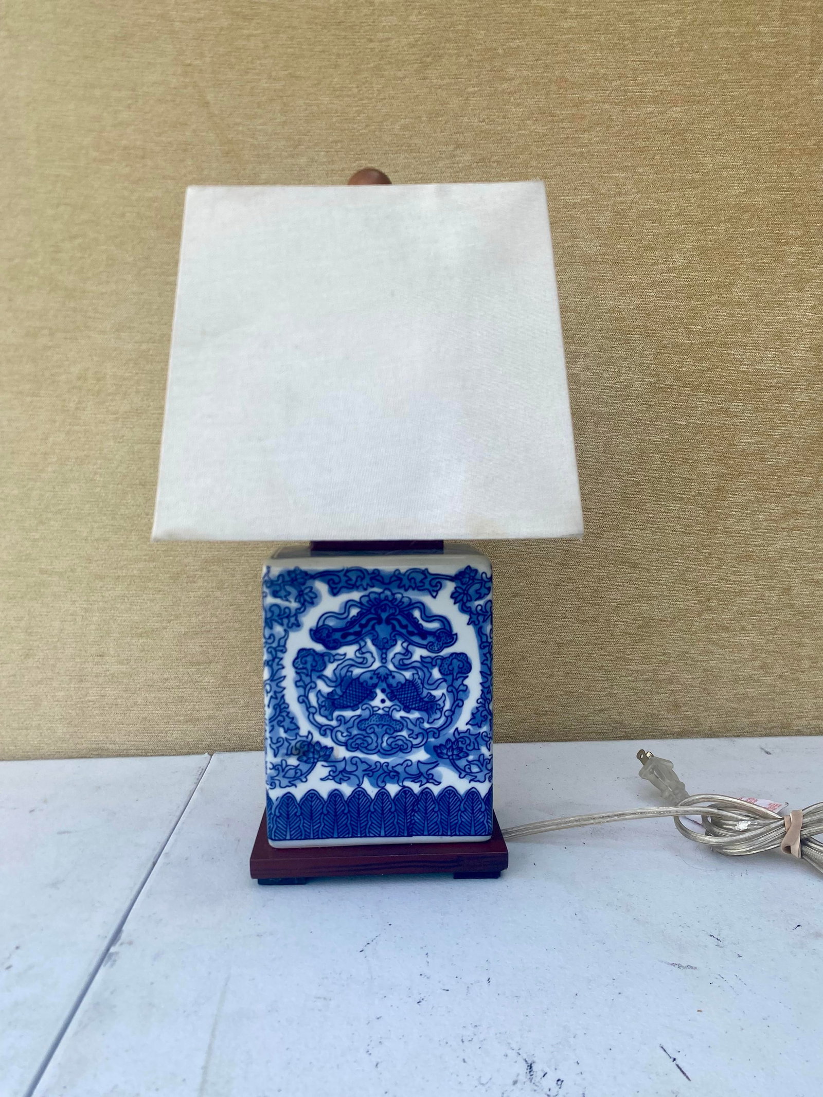 Ralph Lauren Blue and White Porcelain Koi Fish Table Lamp . - 3