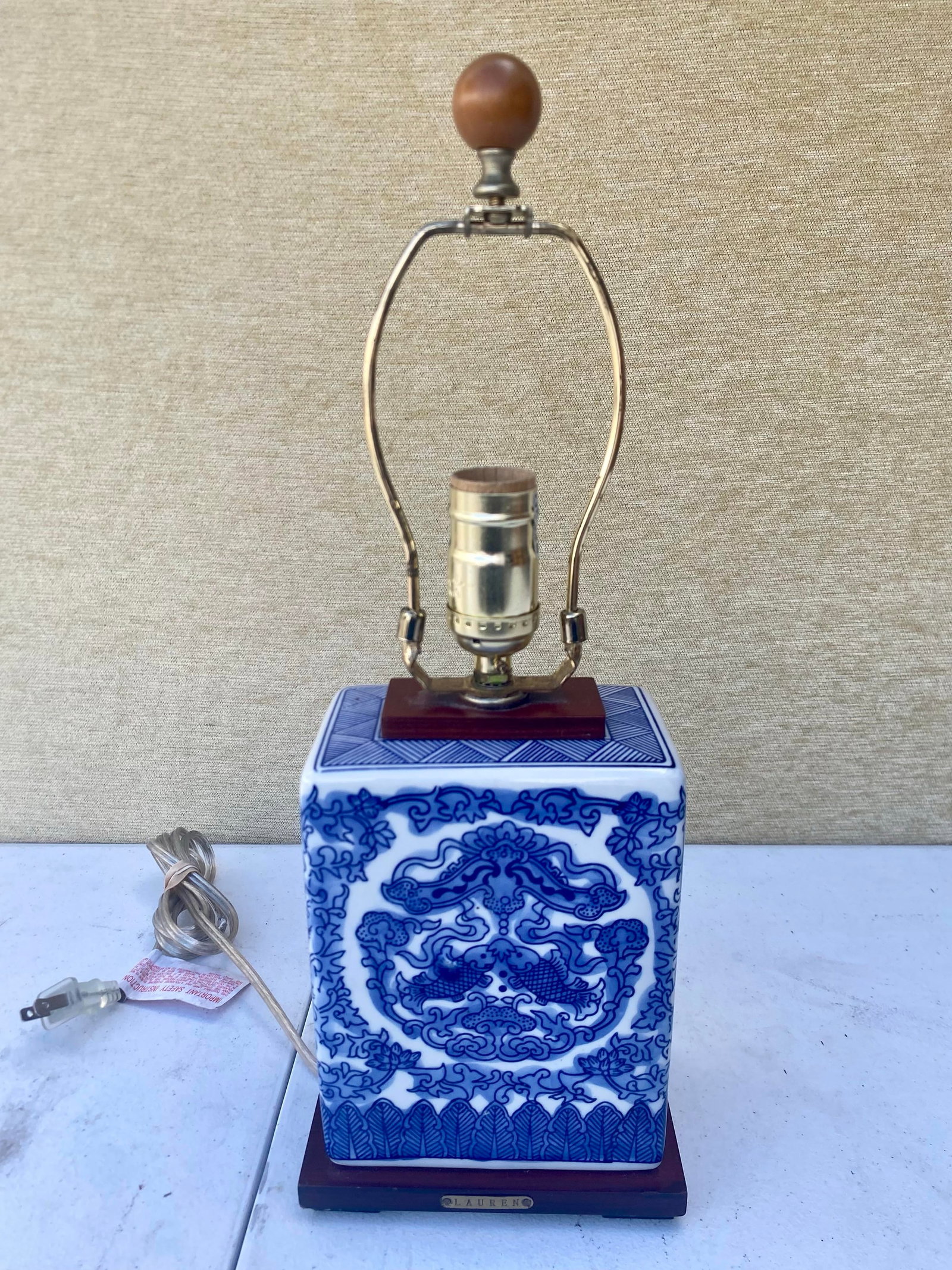 Ralph Lauren Blue and White Porcelain Koi Fish Table Lamp . - 6