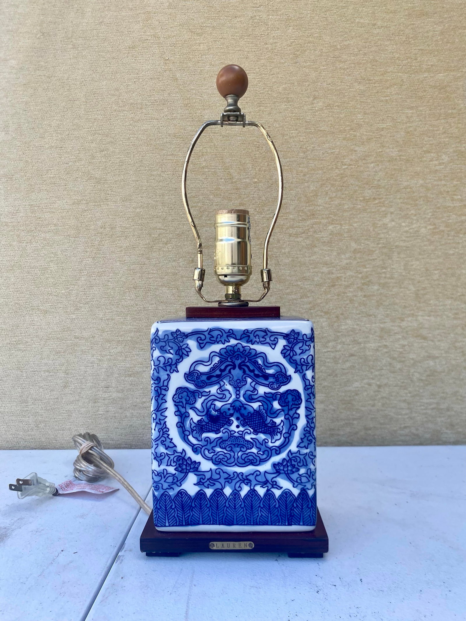 Ralph Lauren Blue and White Porcelain Koi Fish Table Lamp . - 9