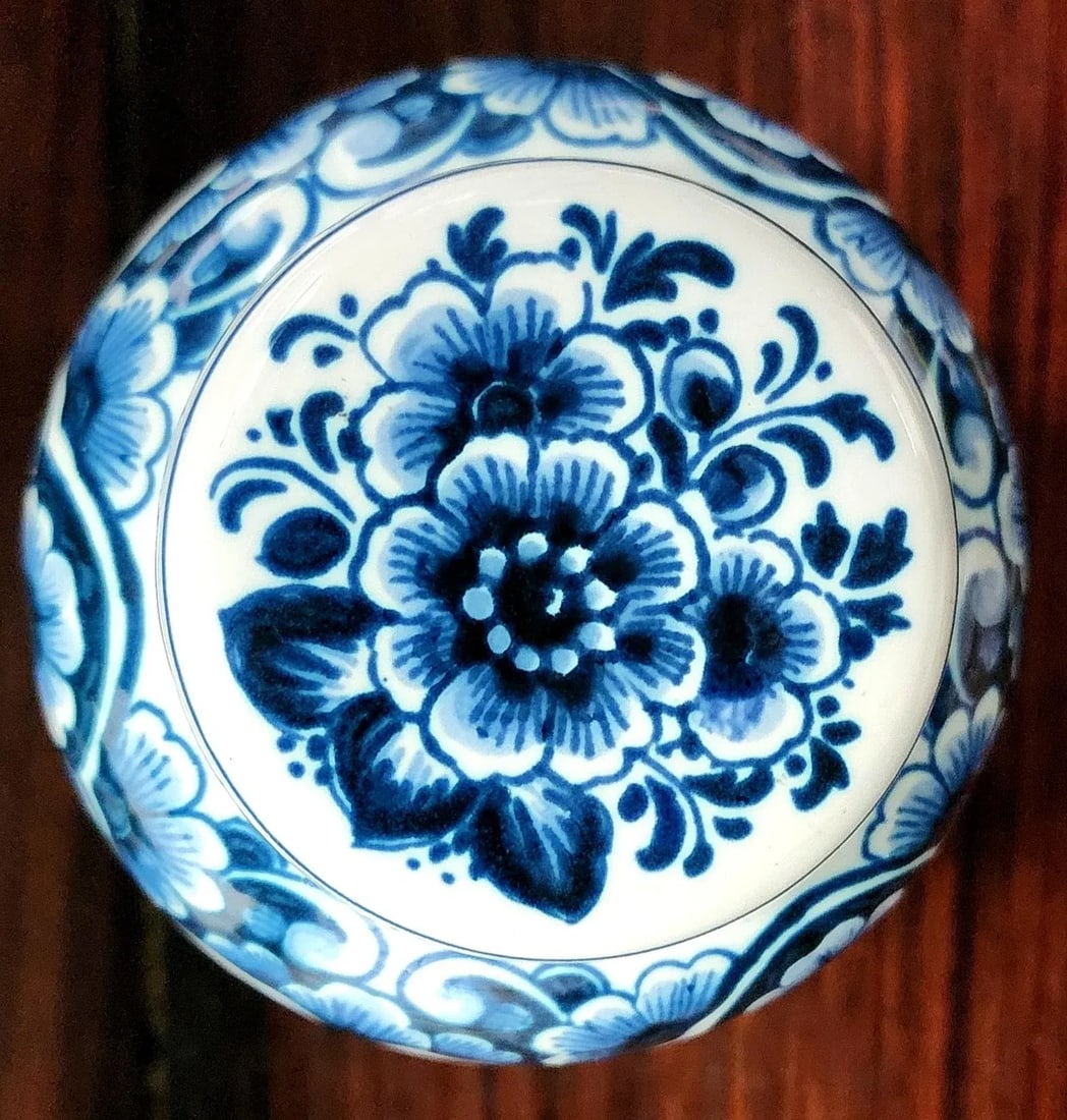 Danish Delft Fine Porcelain Ginger Jar With Lid - 3
