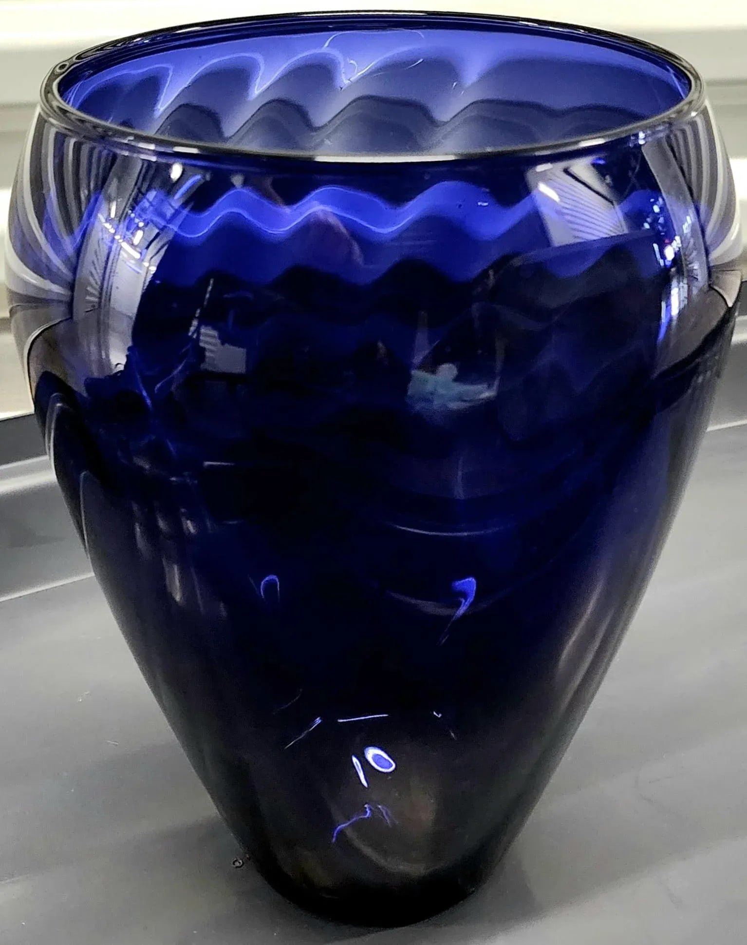 Hand Blown Vintage UltraMarine Fine Glass Vase - 4