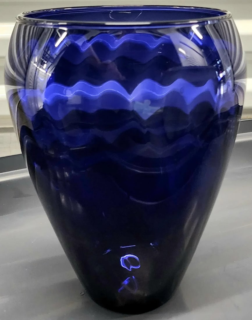 Hand Blown Vintage UltraMarine Fine Glass Vase - 7