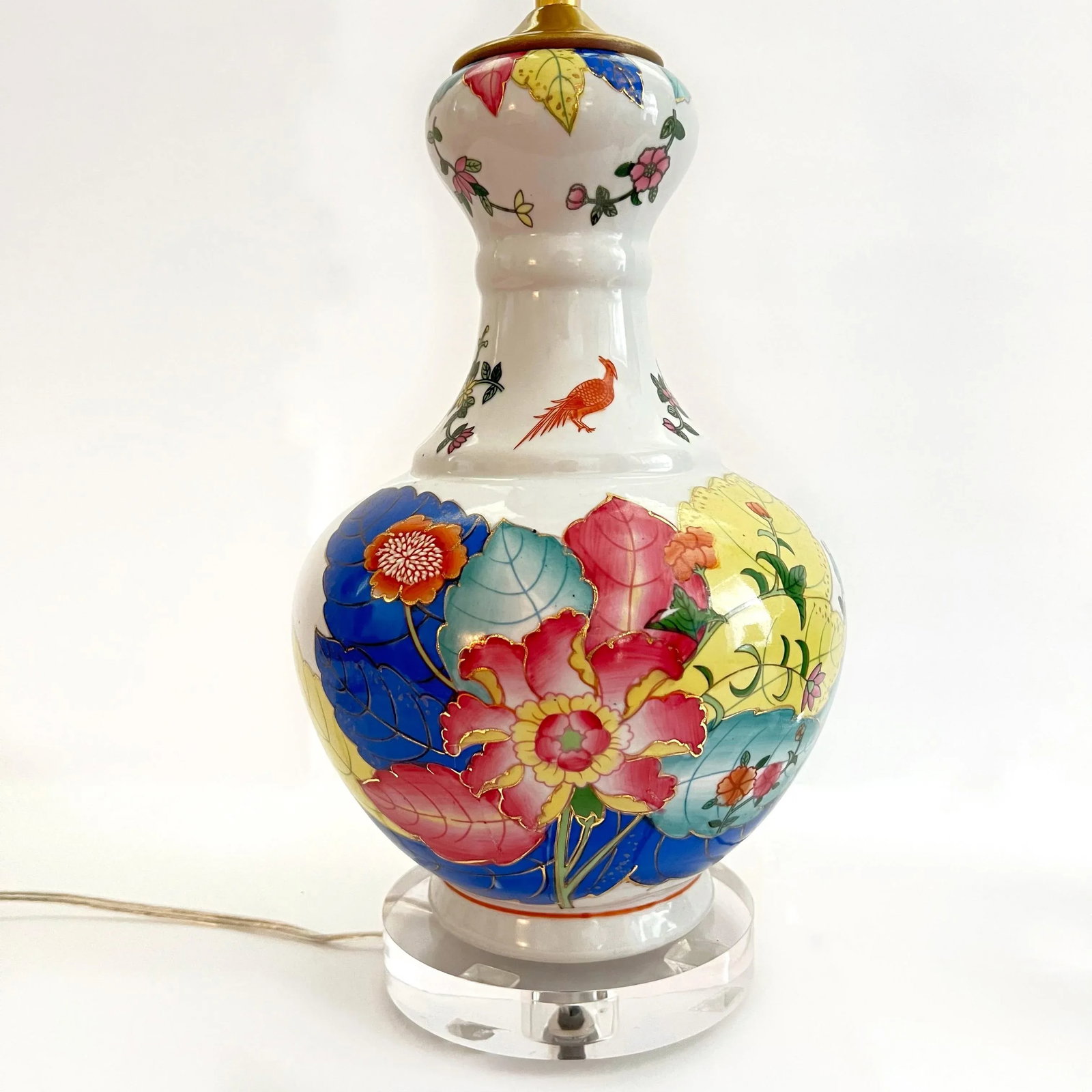 Late 20th Century Chinoiserie Tobacco Leaf Porcelain Lamps With Hued Blue Shades - a Pair - 5