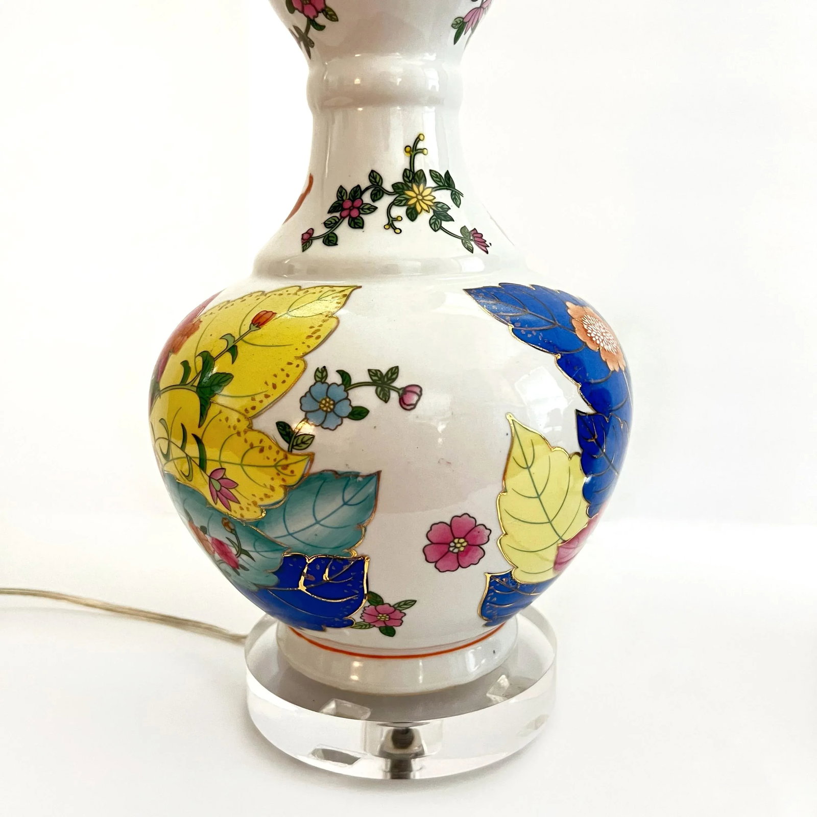 Late 20th Century Chinoiserie Tobacco Leaf Porcelain Lamps With Hued Blue Shades - a Pair - 6