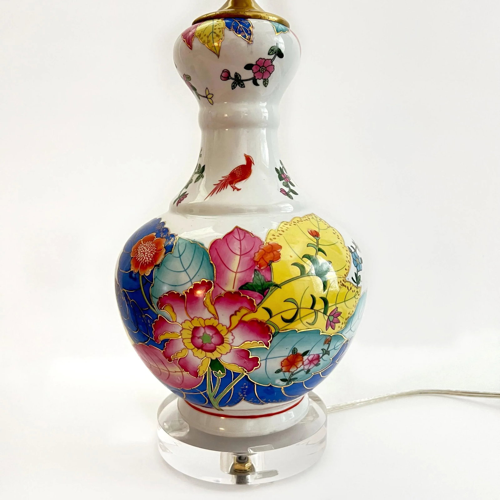 Late 20th Century Chinoiserie Tobacco Leaf Porcelain Lamps With Hued Blue Shades - a Pair - 8