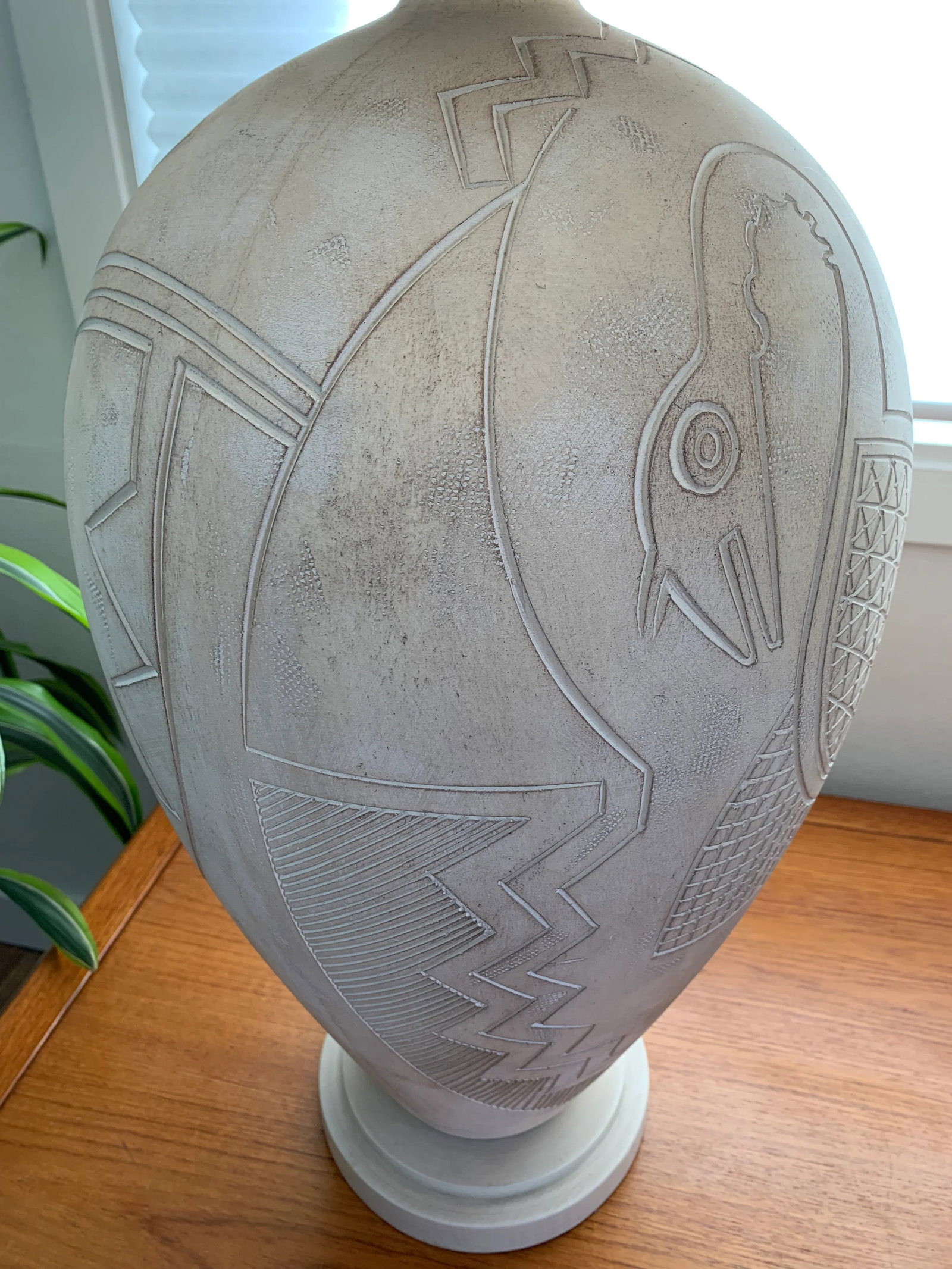1980s Vintage Casual Lamps of California Tribal Bird Abstract White Plaster Lamps- a Pair - 3