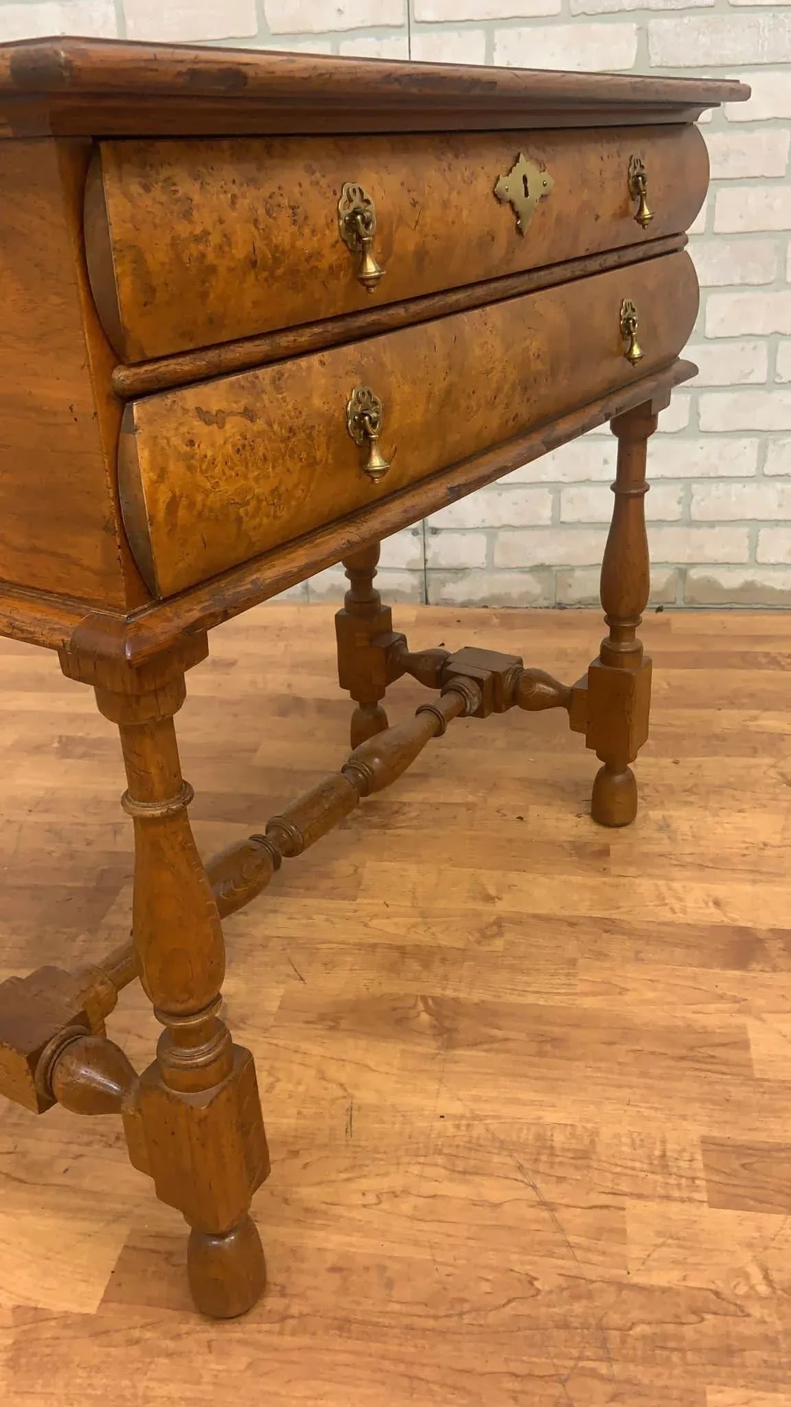 Vintage Biedermeier Style Burl Side Table by Baker Furniture Co. - 10