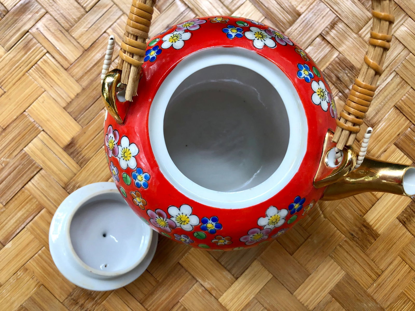 20th Century Chinese Red Floral Gilt Porcelain Teapot With Wicker Handle - 8