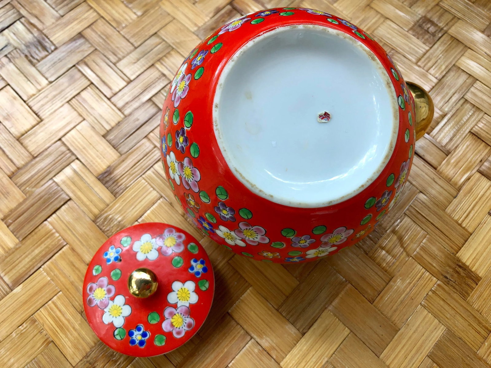 20th Century Chinese Red Floral Gilt Porcelain Teapot With Wicker Handle - 9