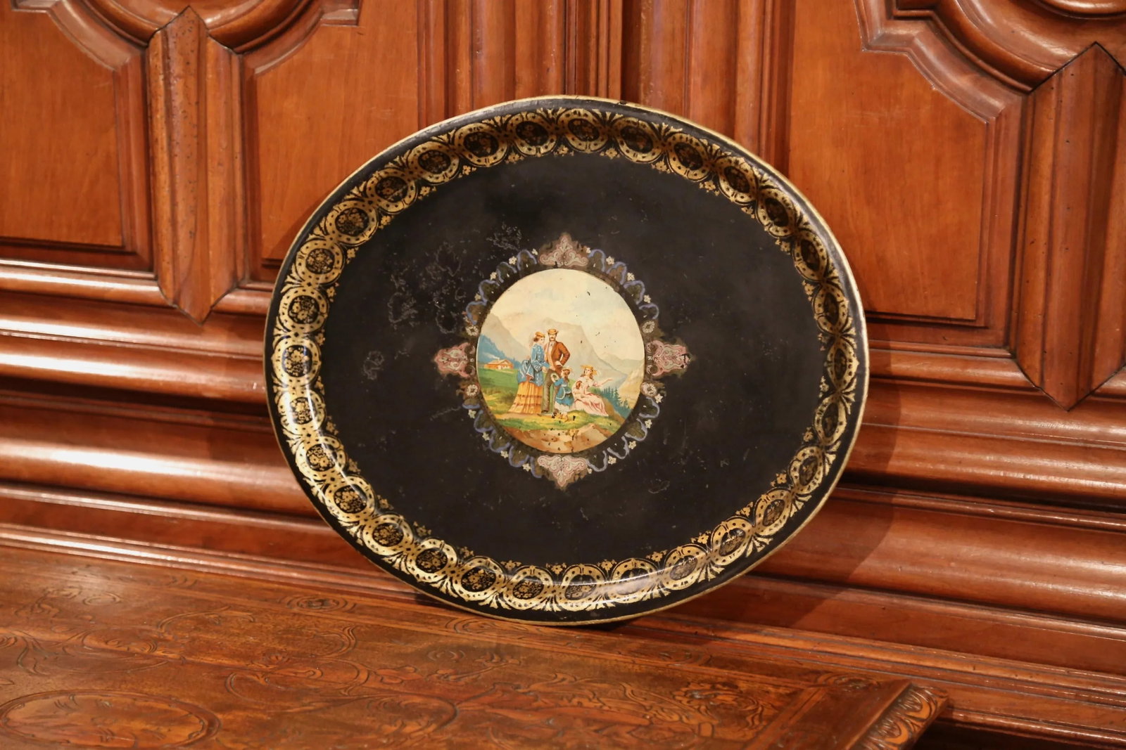 19th Century French Napoleon III Hand-Painted Oval Tole Tray With Family Scene - 2