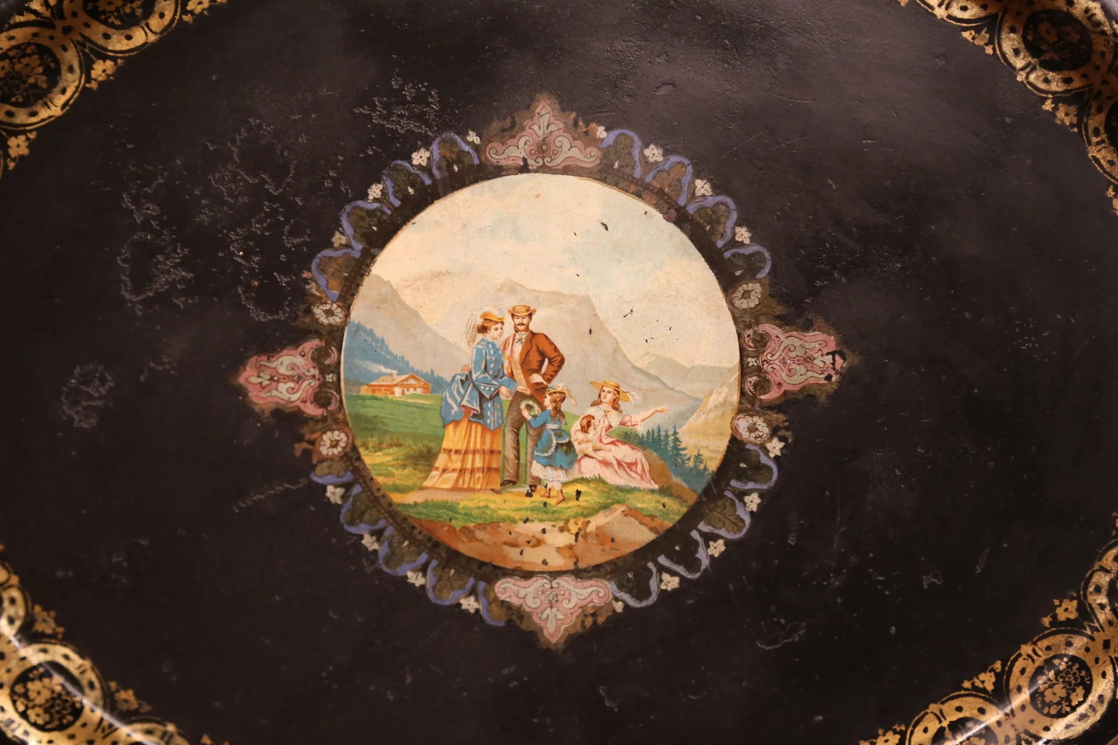 19th Century French Napoleon III Hand-Painted Oval Tole Tray With Family Scene - 4
