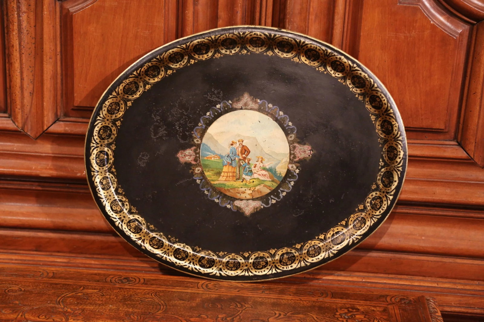 19th Century French Napoleon III Hand-Painted Oval Tole Tray With Family Scene - 6