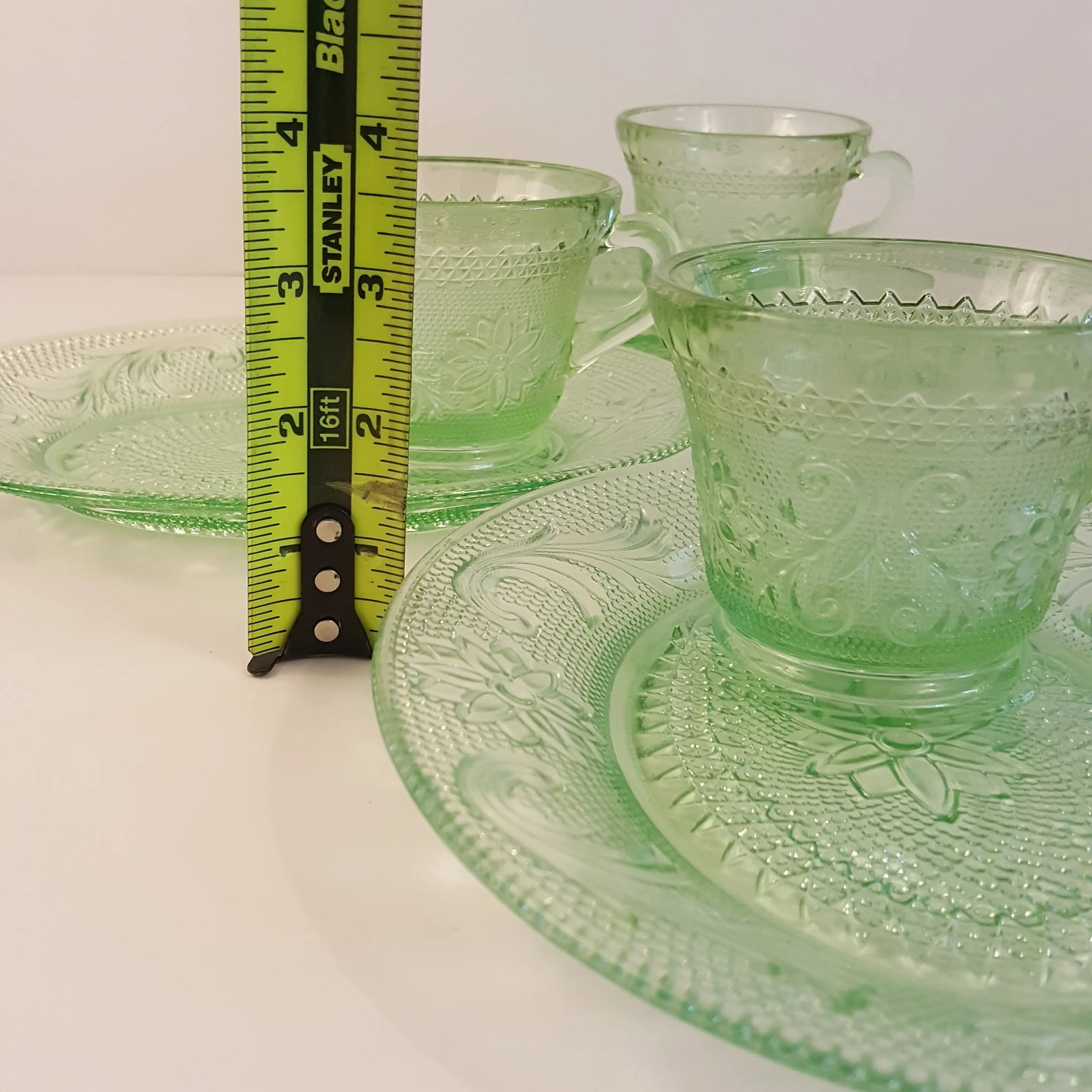 Indiana Glass Sandwich Green Luncheon Plates & Cups - Set of 4 - 6