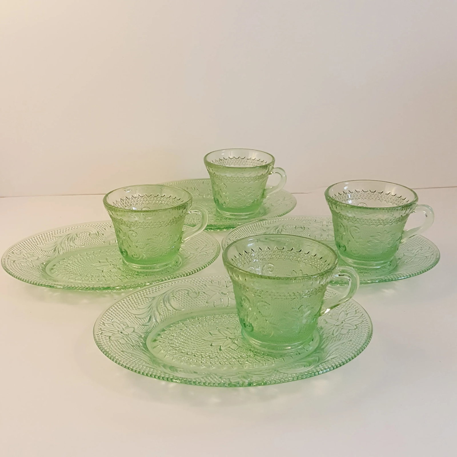 Indiana Glass Sandwich Green Luncheon Plates & Cups - Set of 4 - 7