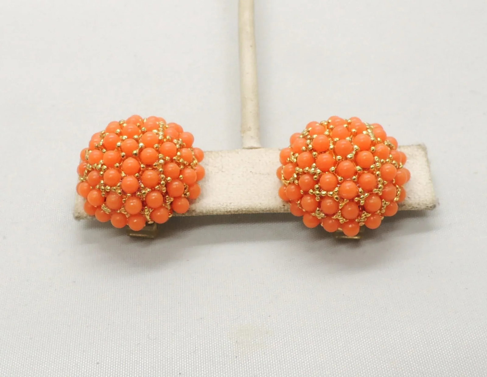 Vintage 1960s Signed Hobe Round Goldtone Faux-Coral Cabochon Clip Earrings - 2 Pieces - 4