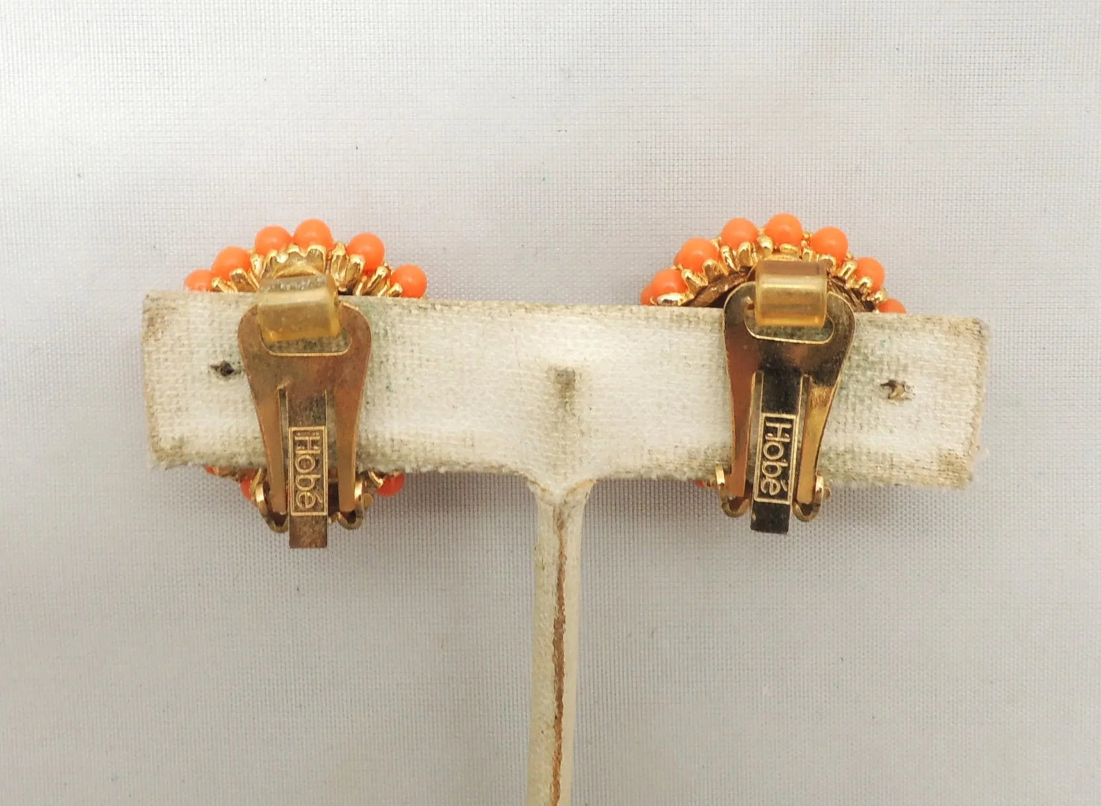 Vintage 1960s Signed Hobe Round Goldtone Faux-Coral Cabochon Clip Earrings - 2 Pieces - 6