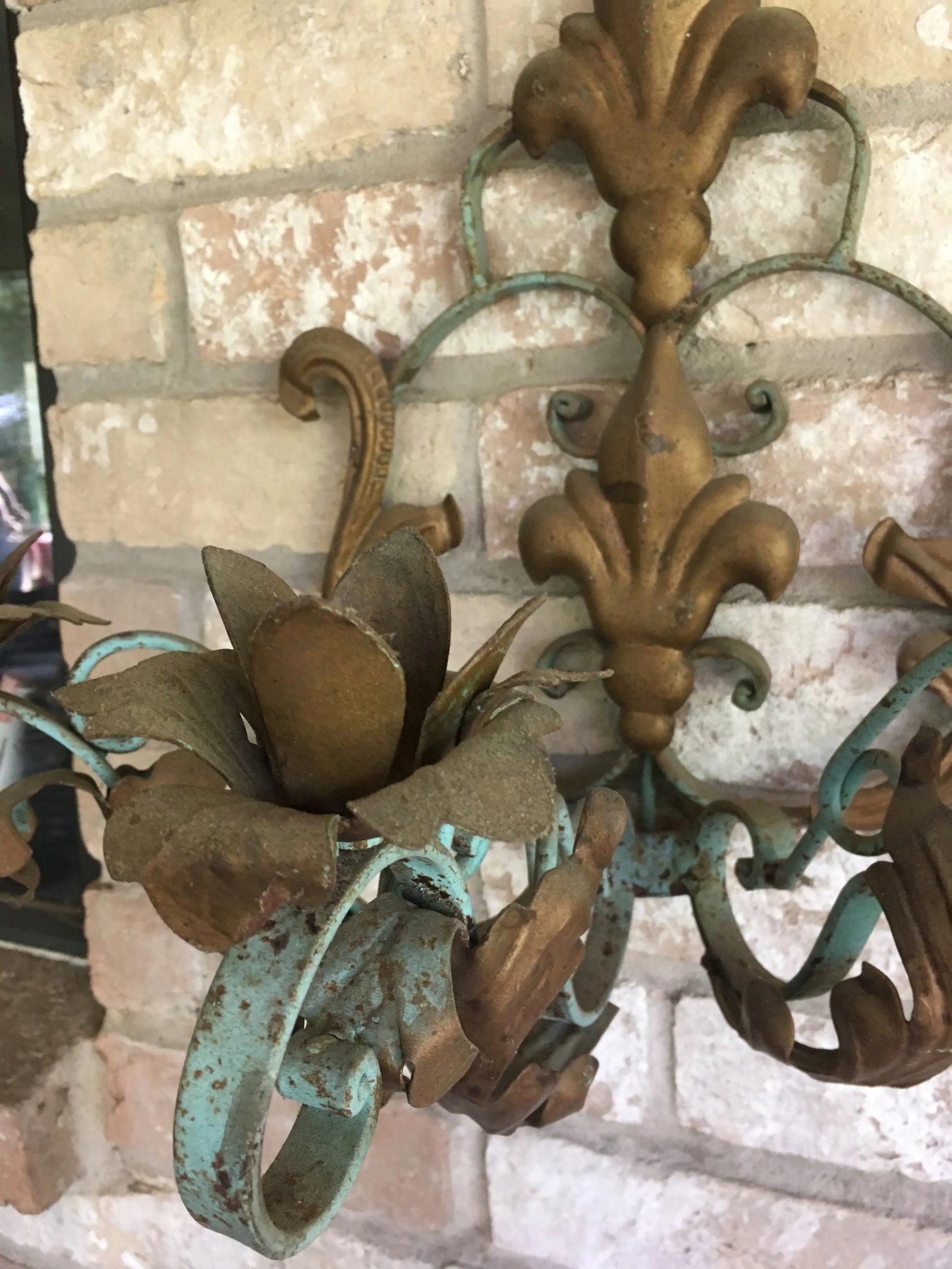1980s Vintage Fleur De Lis Style Garden Sconce - 3