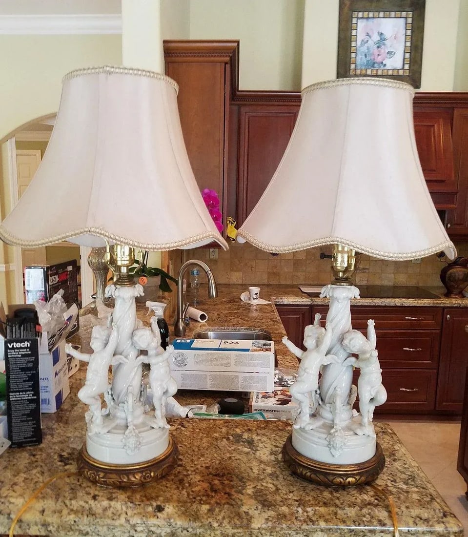 1980s Vintage Blanc De Chine Putti Lamps - A Pair - 9