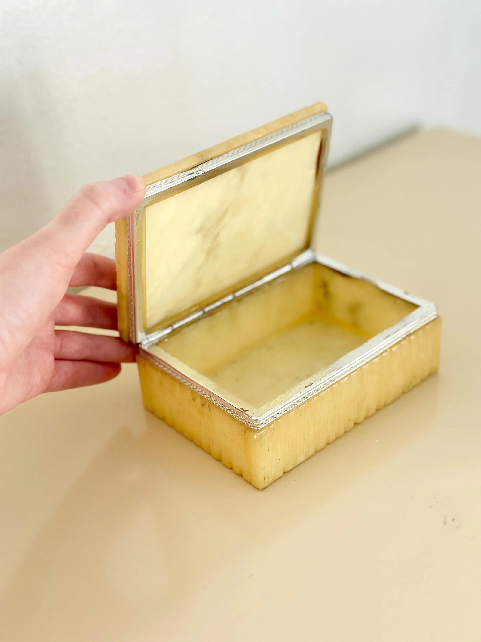 1970s Italian Alabaster Jewelry Box - 4