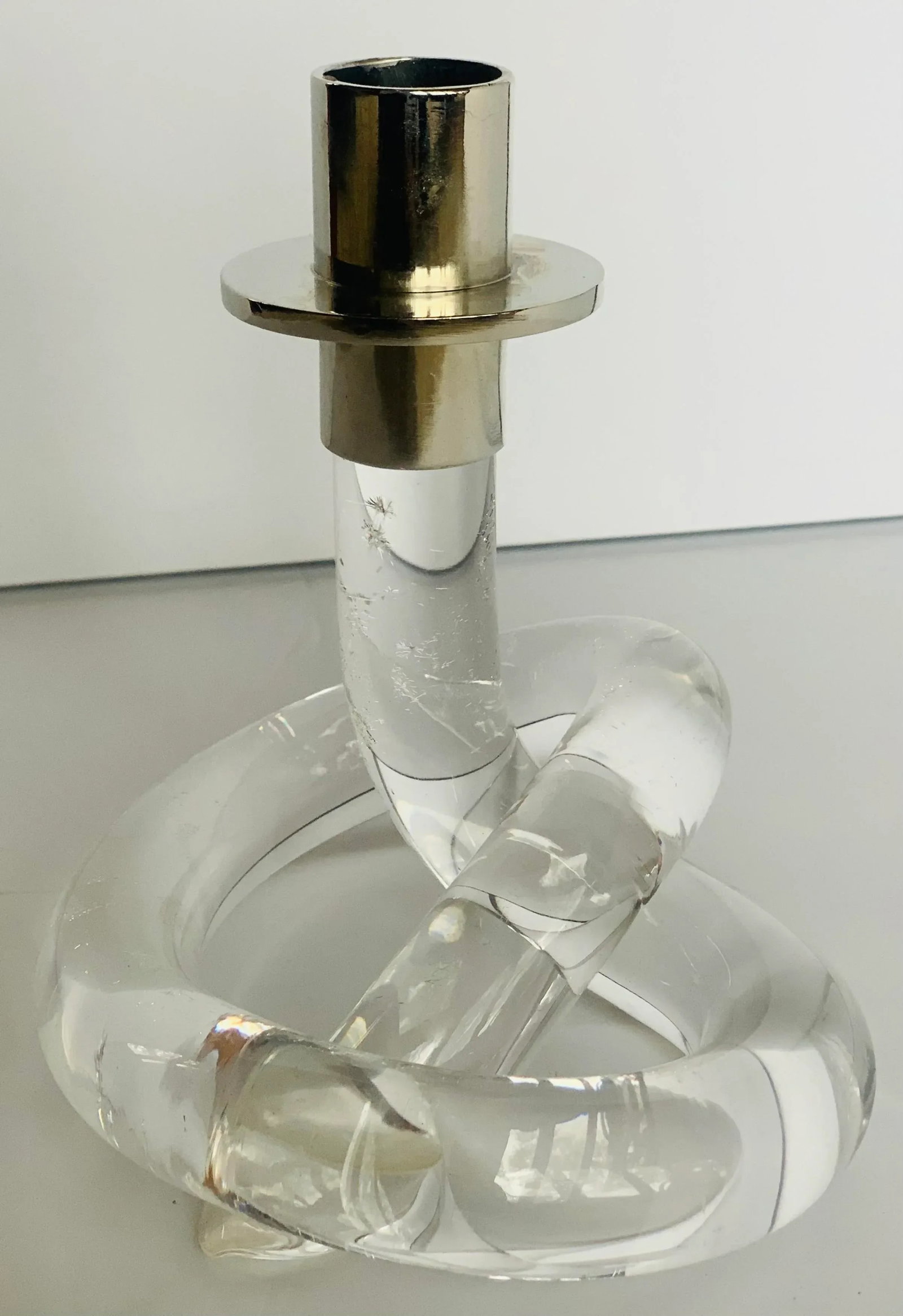 Vintage Late 20th Century Dorothy Thorpe Lucite and Chrome Silver Pretzel/Knot Candlestick - 4