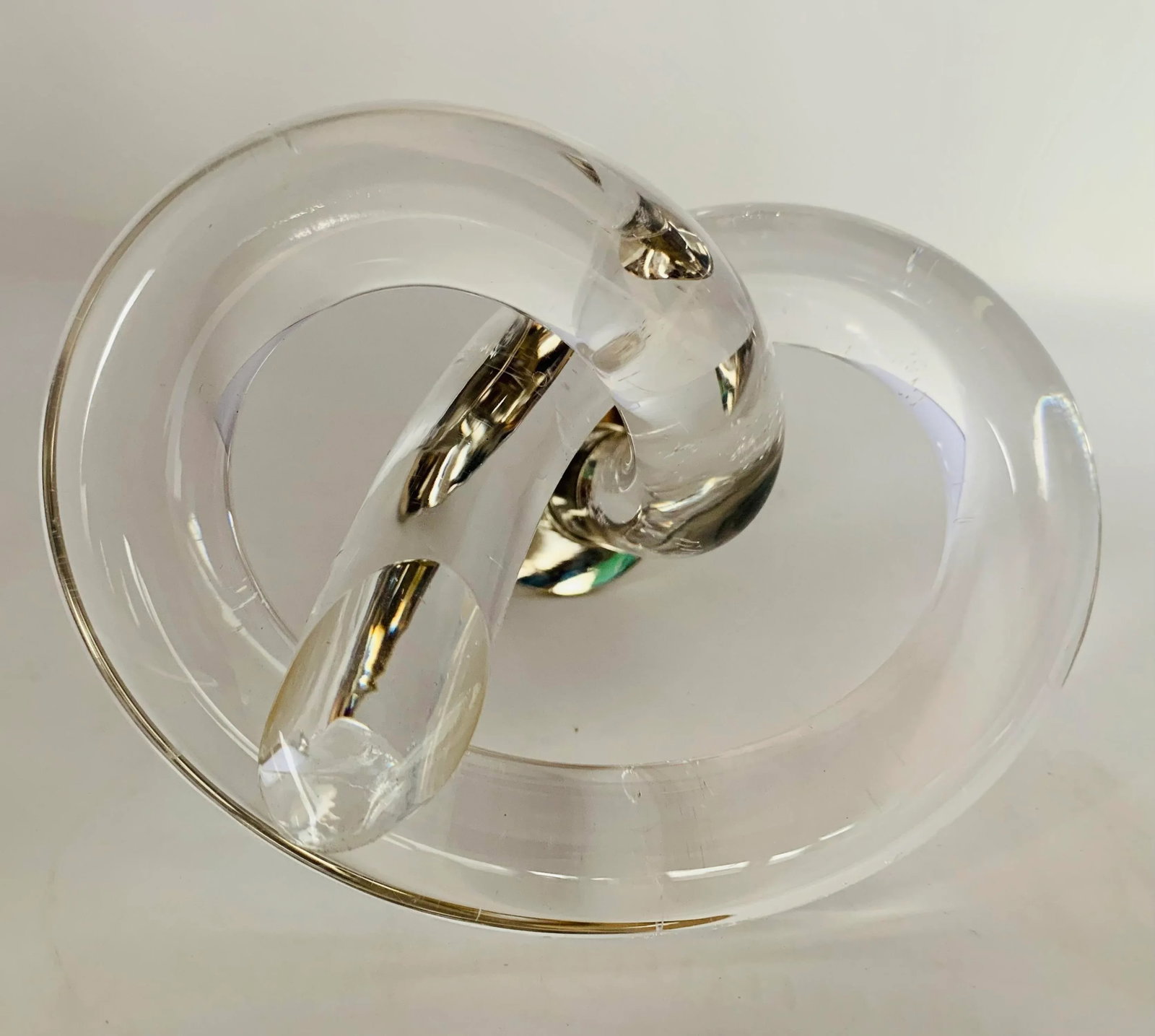 Vintage Late 20th Century Dorothy Thorpe Lucite and Chrome Silver Pretzel/Knot Candlestick - 5