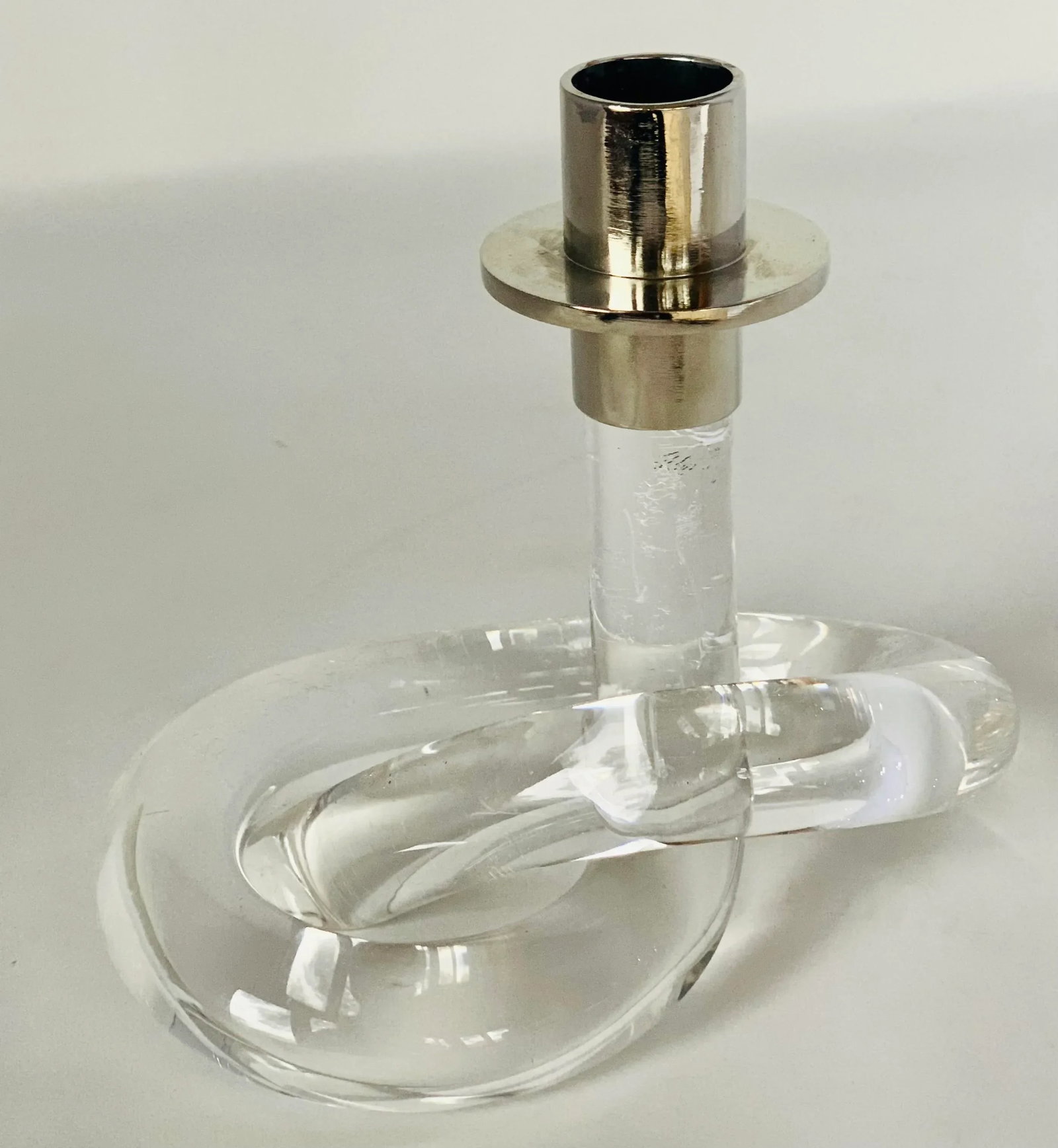 Vintage Late 20th Century Dorothy Thorpe Lucite and Chrome Silver Pretzel/Knot Candlestick - 8