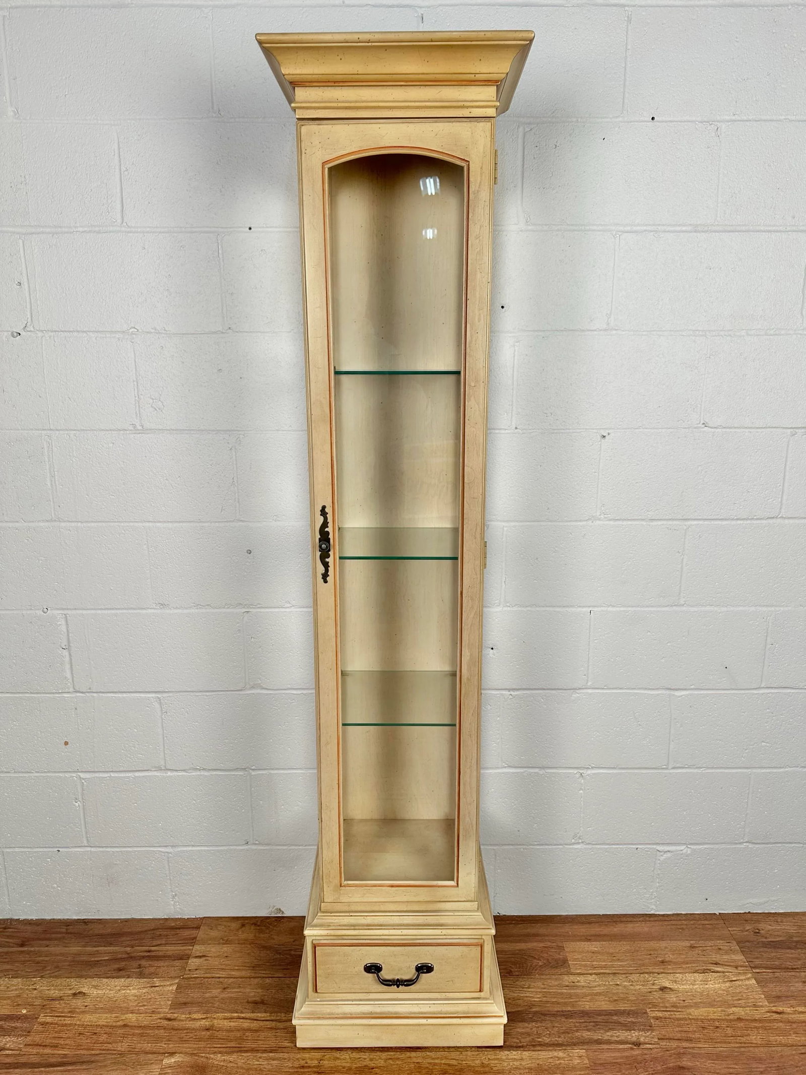 1970s Ethan Allen Classic Manor Pier Maple Curio Display Cabinet - 2