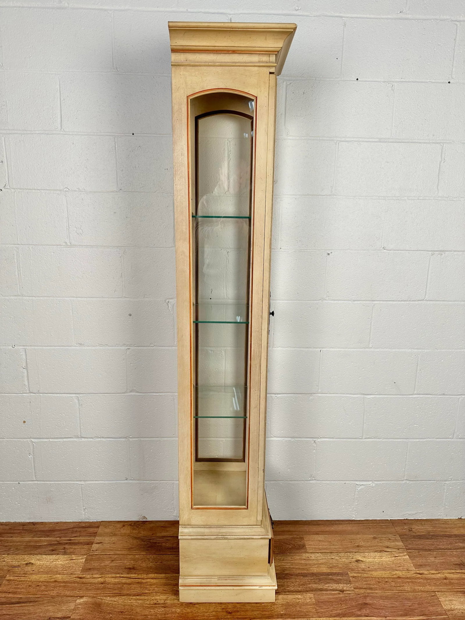 1970s Ethan Allen Classic Manor Pier Maple Curio Display Cabinet - 3