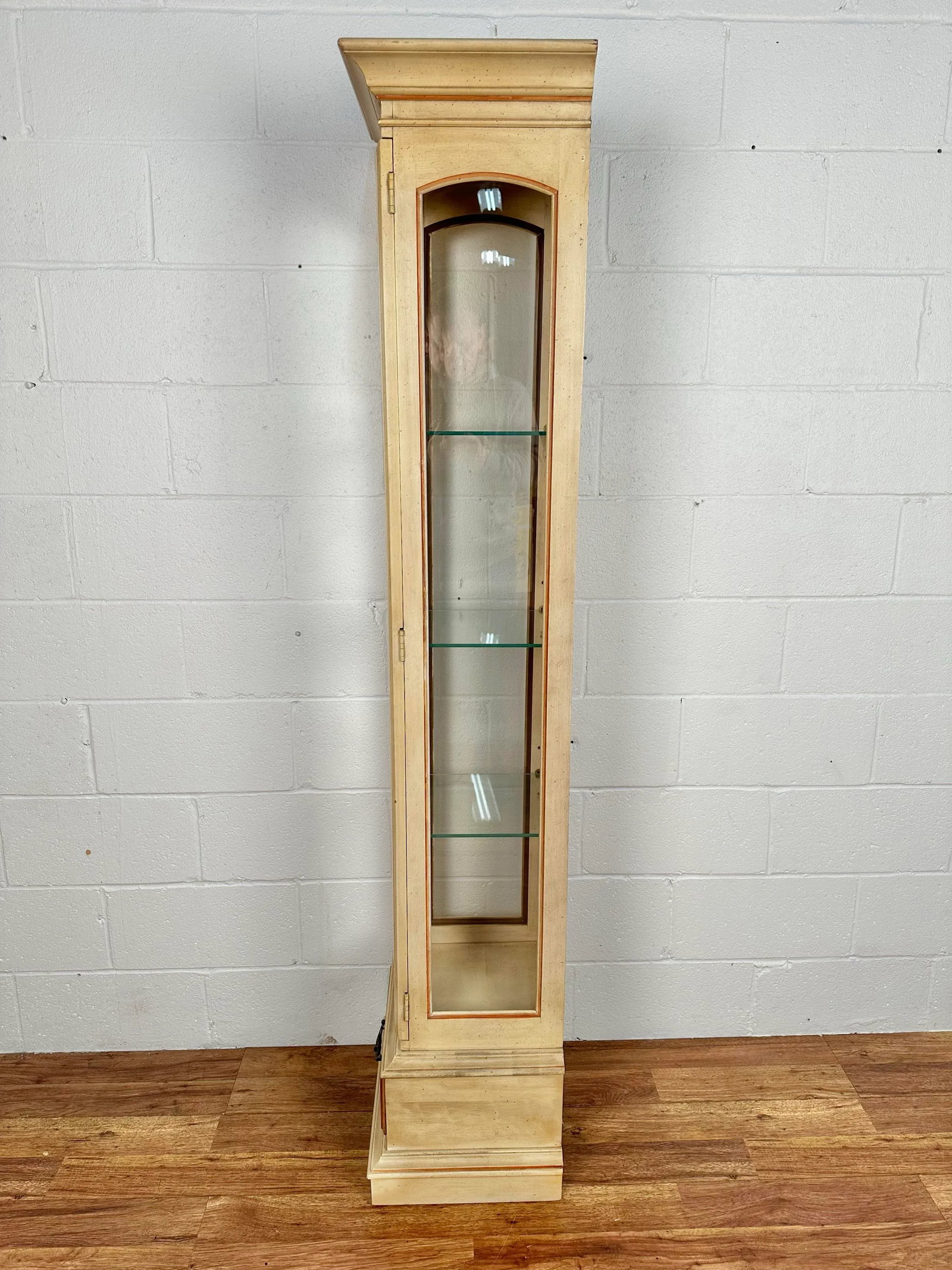 1970s Ethan Allen Classic Manor Pier Maple Curio Display Cabinet - 5