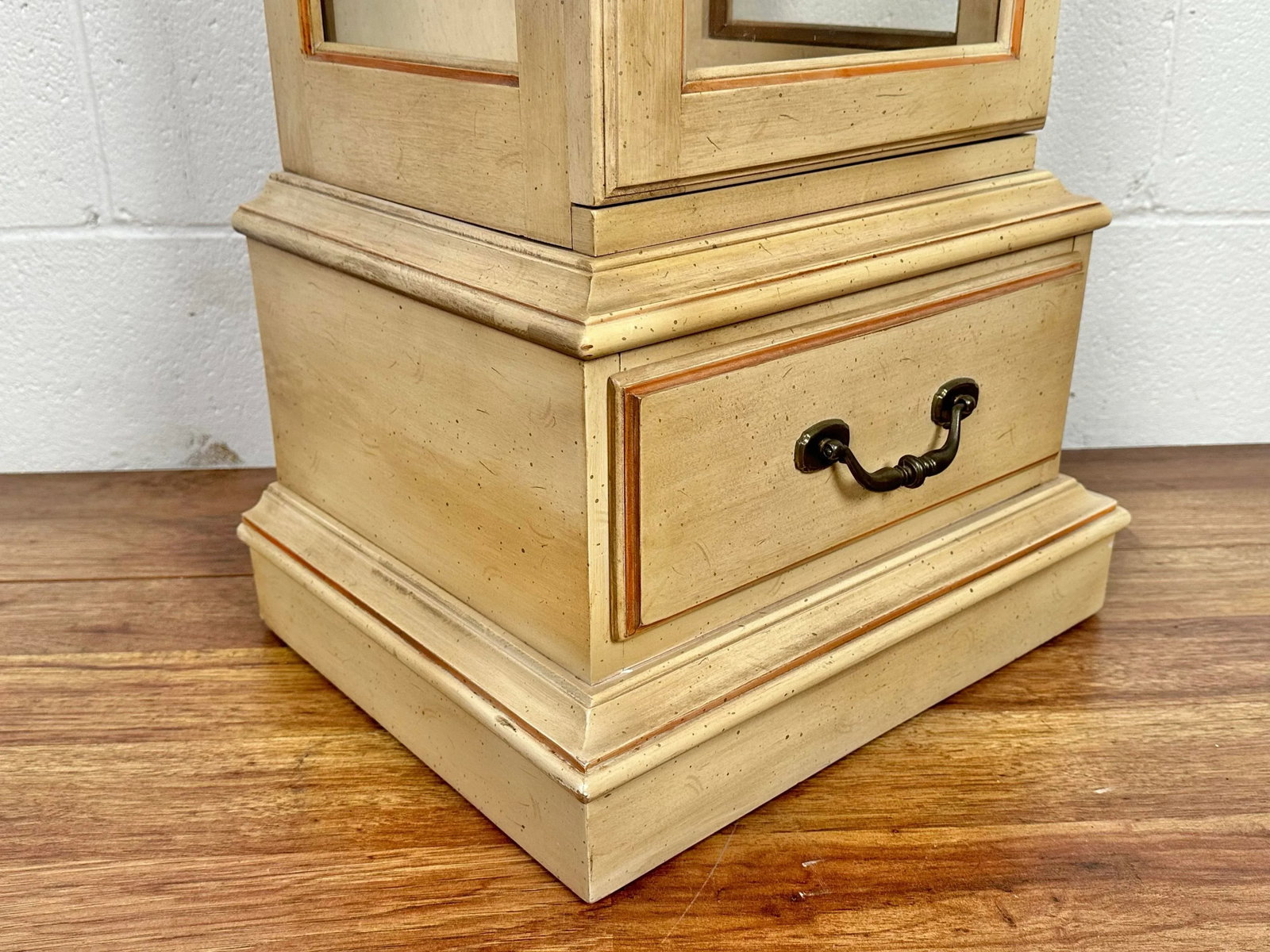 1970s Ethan Allen Classic Manor Pier Maple Curio Display Cabinet - 8