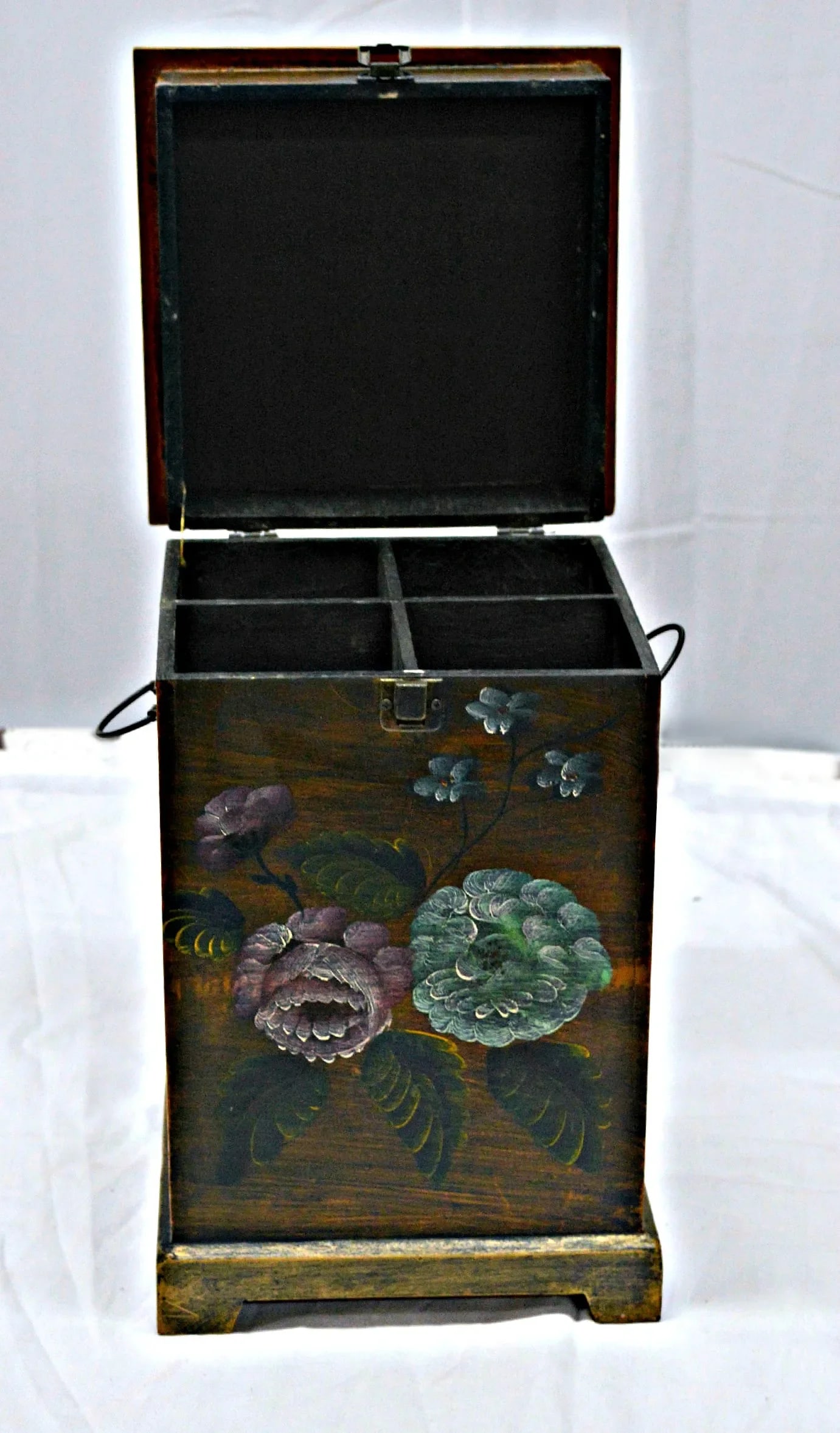 Pagoda Wooden Box for 4 Bottles - 3