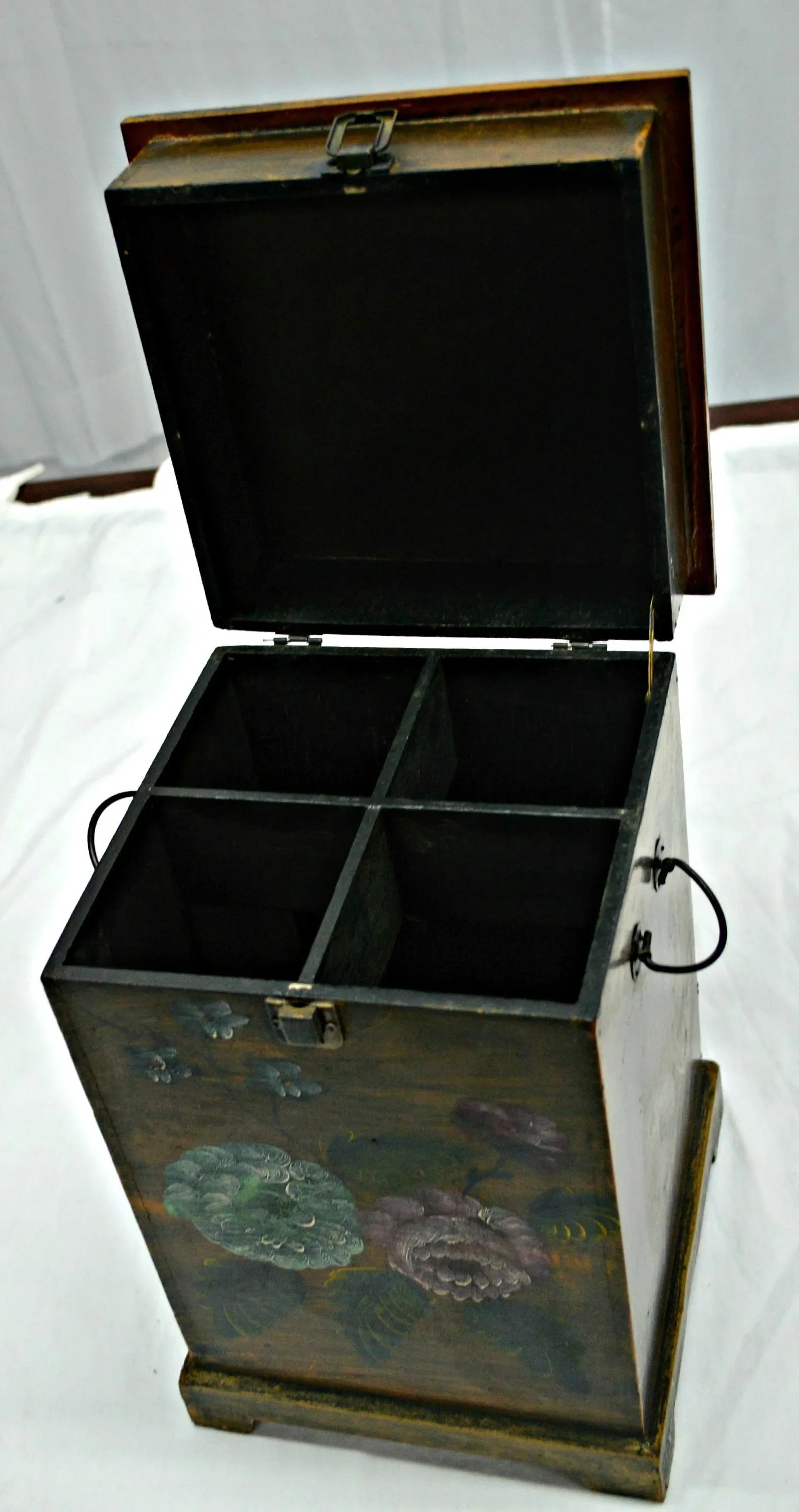 Pagoda Wooden Box for 4 Bottles - 4