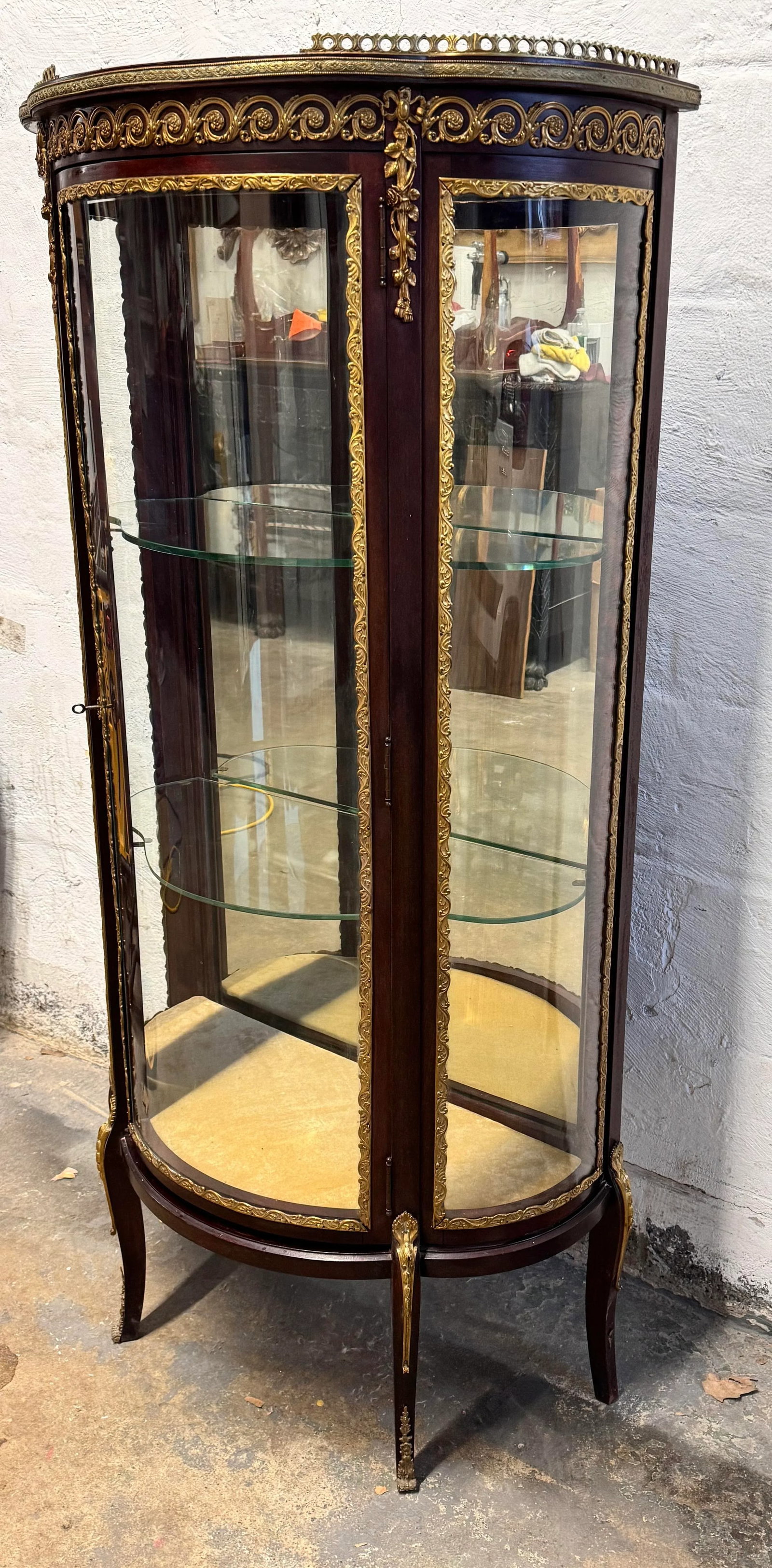 1920s French Style Mahogany and Ormolu Mounted Vitrine - 10