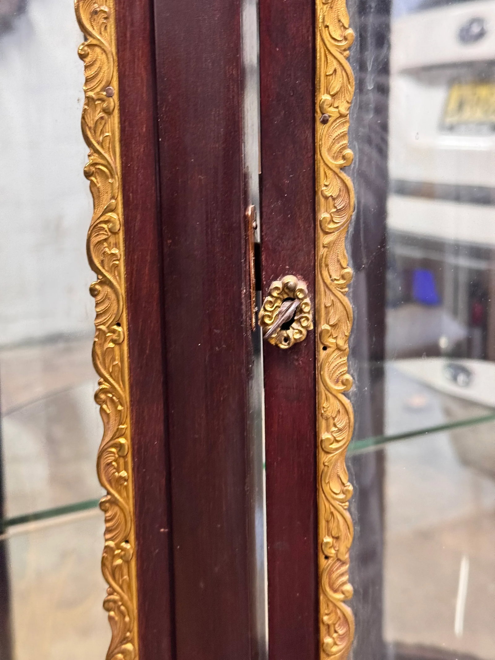 1920s French Style Mahogany and Ormolu Mounted Vitrine - 11