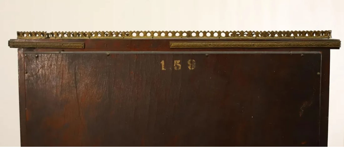 1920s French Style Mahogany and Ormolu Mounted Vitrine - 7