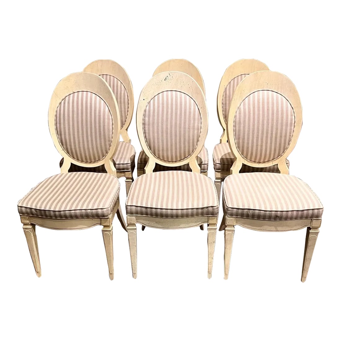 1970s Set of 6 Mastercraft Cream Spoon-Back Dining Chairs Professionally Painted: Six Mastercraft dining chairs in the style of Louis XVI. These exceptional dining chairs feature a high-quality finish and custom upholstered back and seat cushions. Condition: Alterations: Original