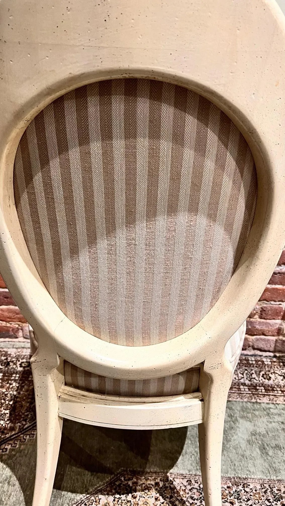1970s Set of 6 Mastercraft Cream Spoon-Back Dining Chairs Professionally Painted - 4
