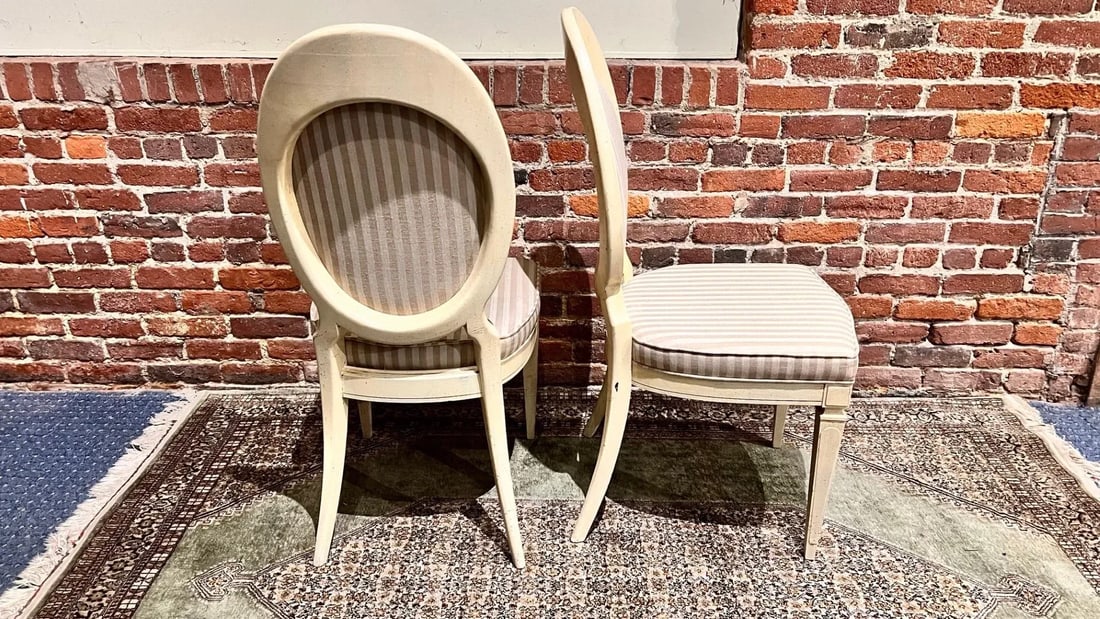 1970s Set of 6 Mastercraft Cream Spoon-Back Dining Chairs Professionally Painted - 5