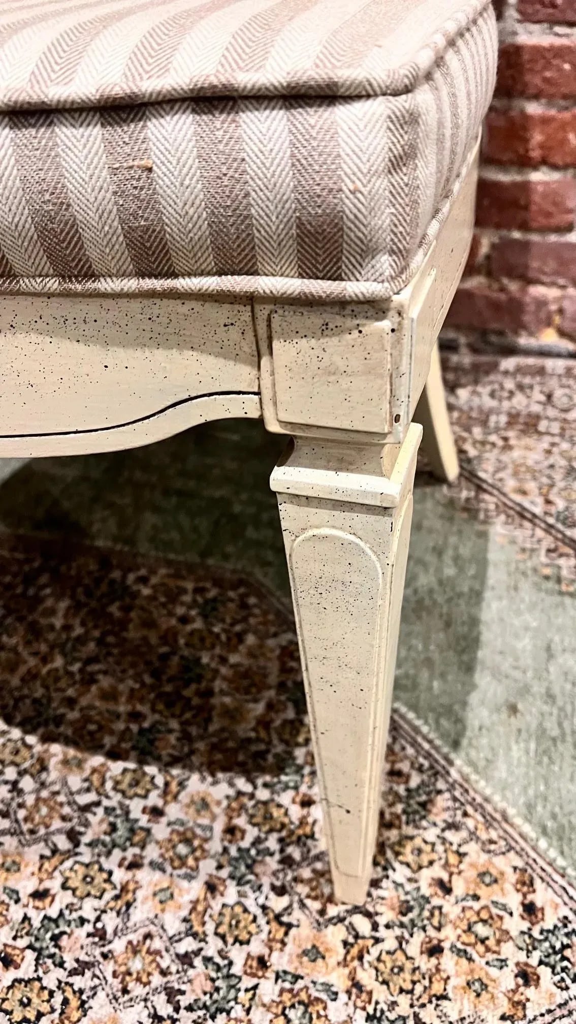 1970s Set of 6 Mastercraft Cream Spoon-Back Dining Chairs Professionally Painted - 8
