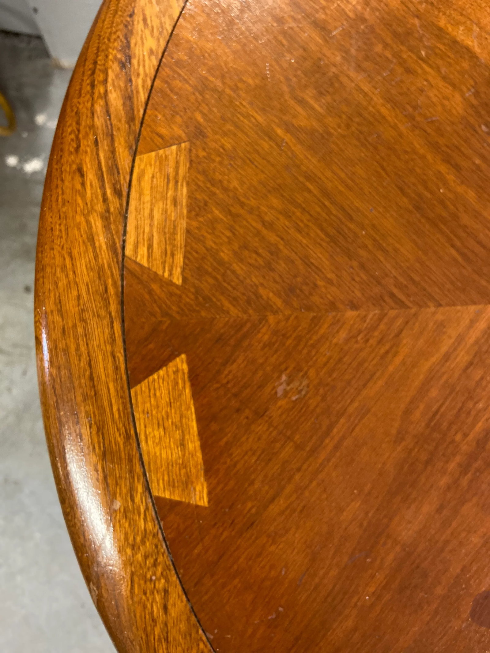 Lane Acclaim Round End Table With Hexagon Storage Base and Classic Dovetail Tabletop Detail - 5